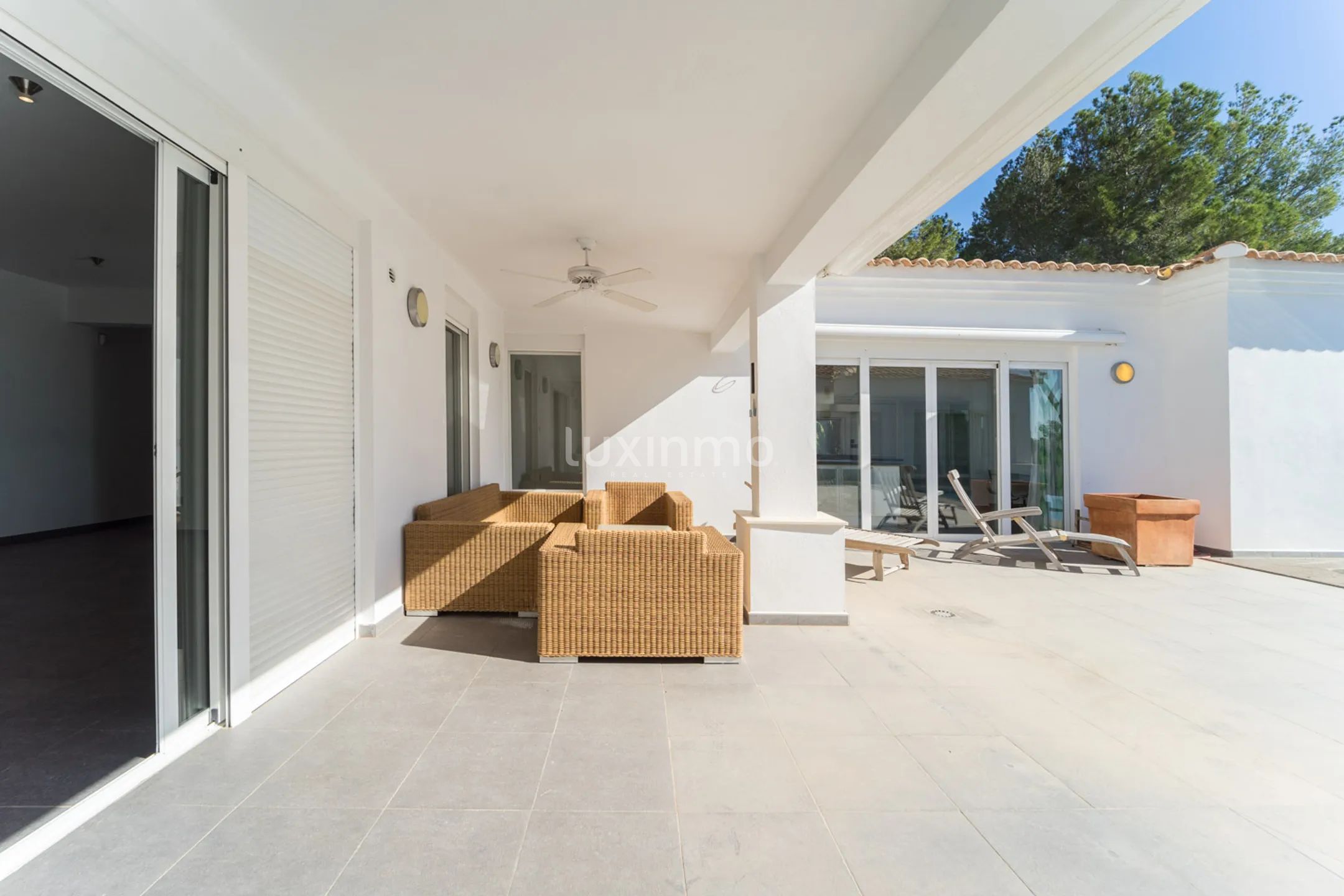 Villa with sea views and a large garden in Altea — photo 7