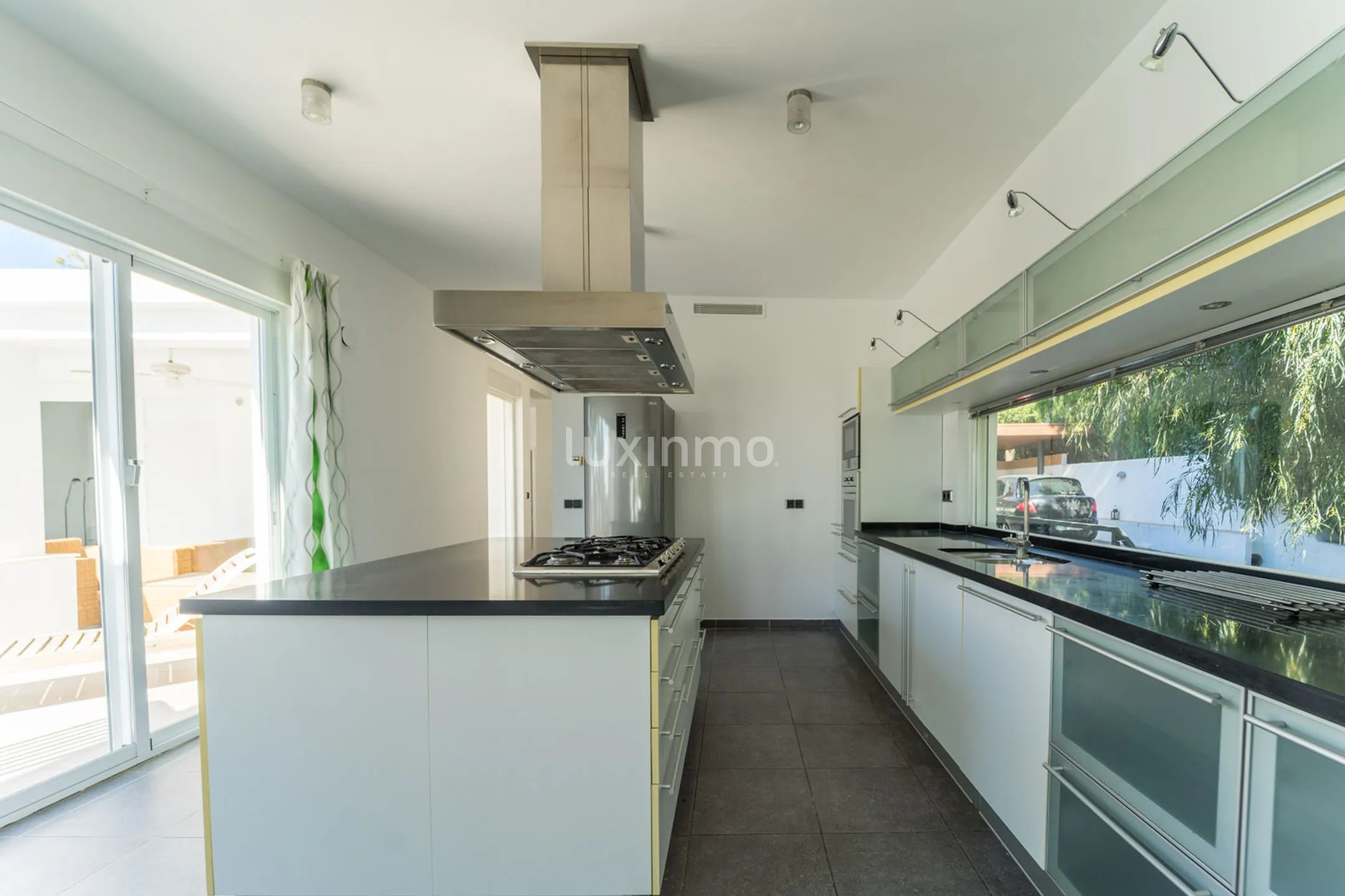 For rent Villa with sea views and a large garden in Altea — photo 15