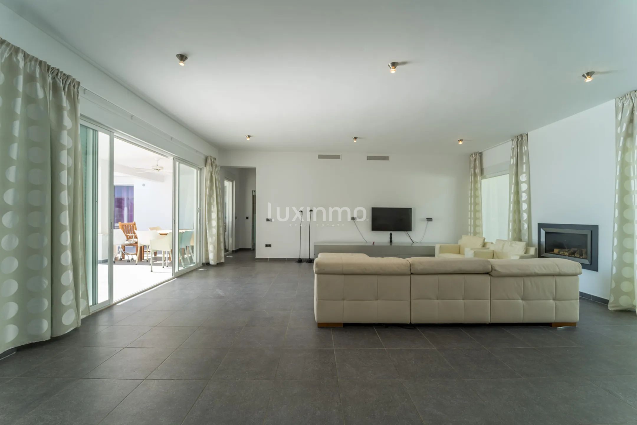 For rent Villa with sea views and a large garden in Altea — photo 18