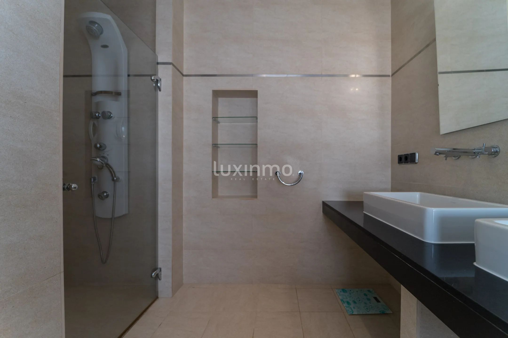 For rent Villa with sea views and a large garden in Altea — photo 31