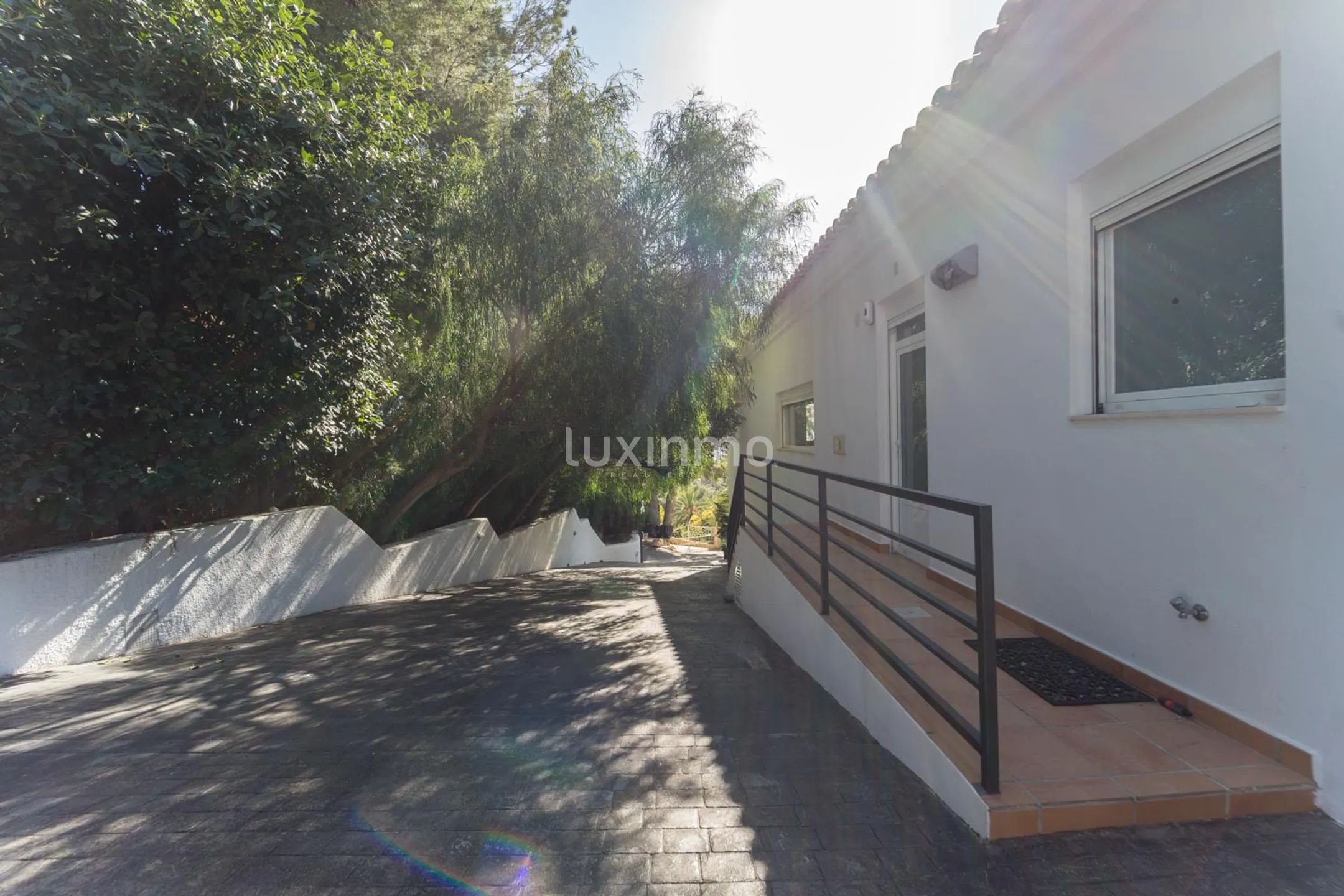 For rent Villa with sea views and a large garden in Altea — photo 36