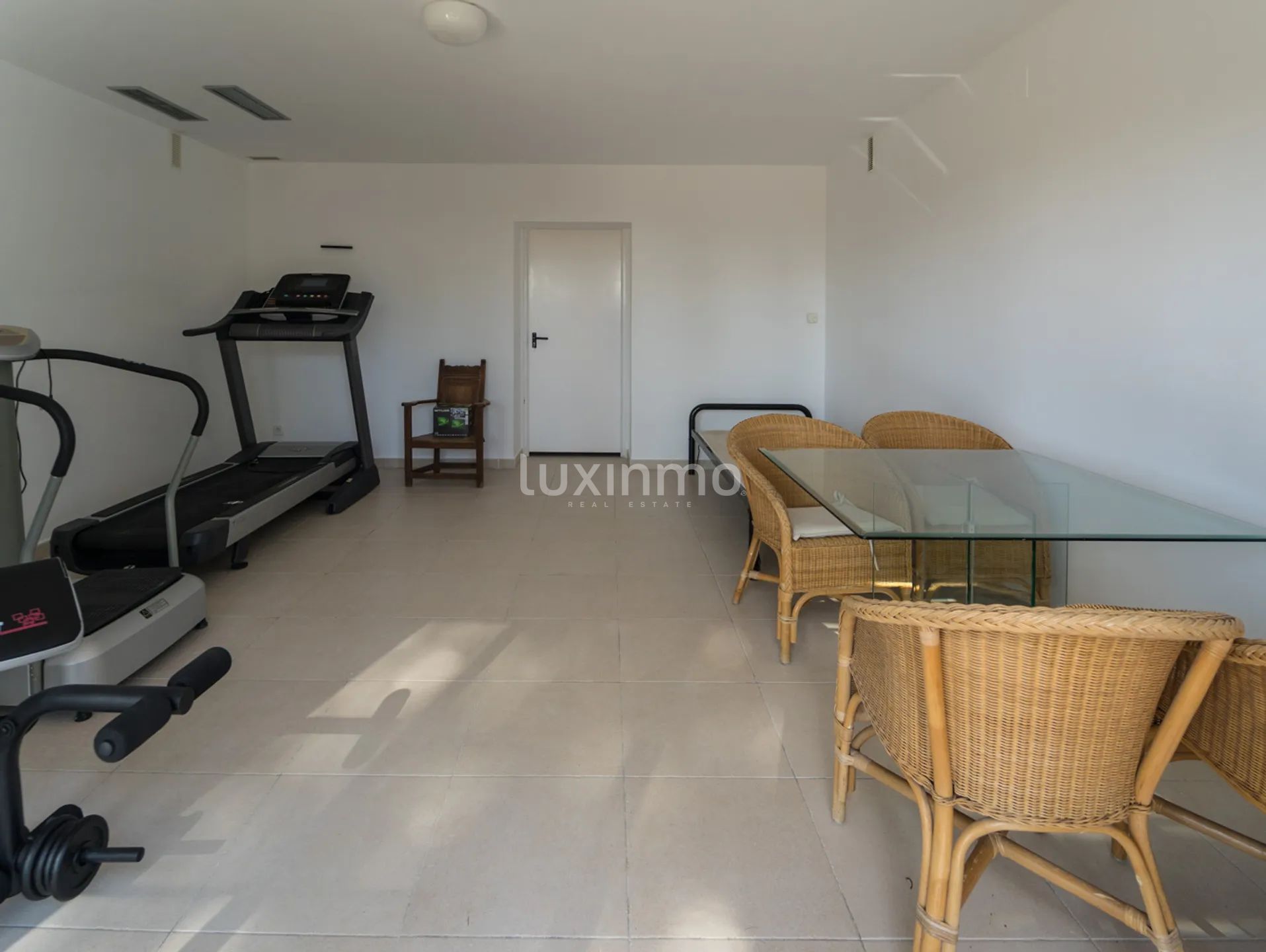 For rent Villa with sea views and a large garden in Altea — photo 38