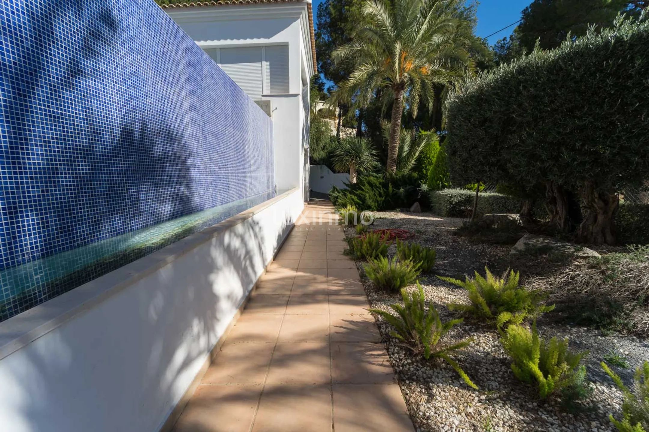 For rent Villa with sea views and a large garden in Altea — photo 44