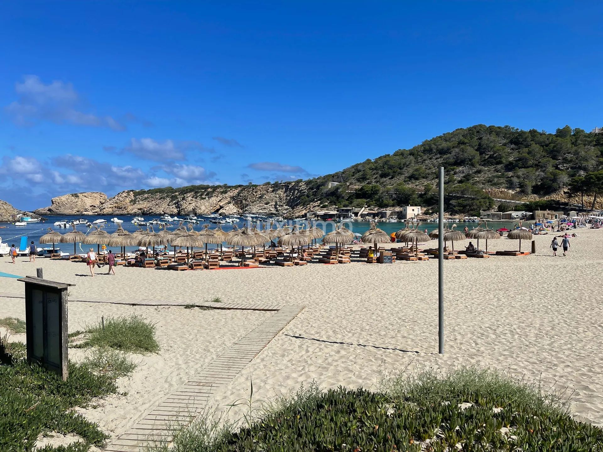 Apartamentos de lujo con vistas al mar y piscina privada en Ibiza — photo 15