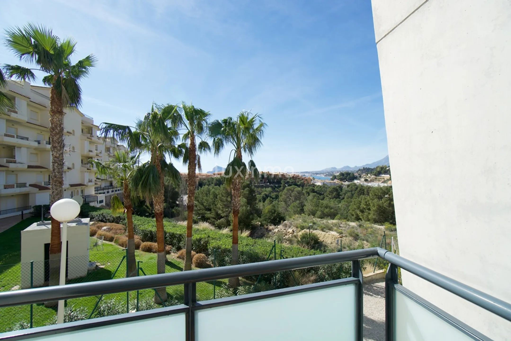 Townhouse with solarium and views in Mascarat Altea — photo 19