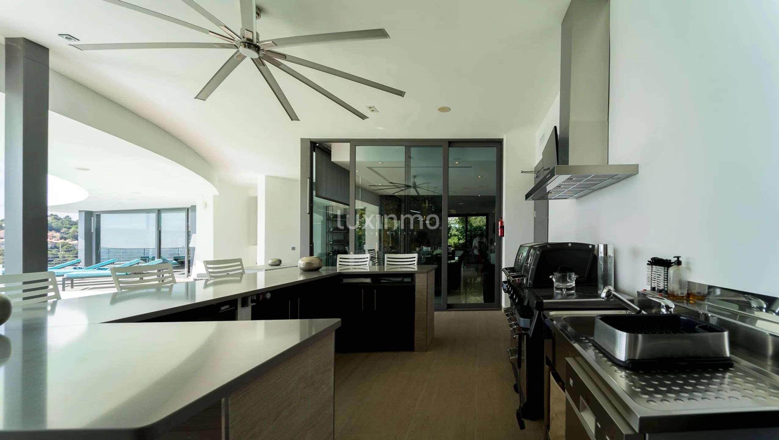 Exklusiv villa i modern stil i eliturbanisering med havsutsikt — photo 12