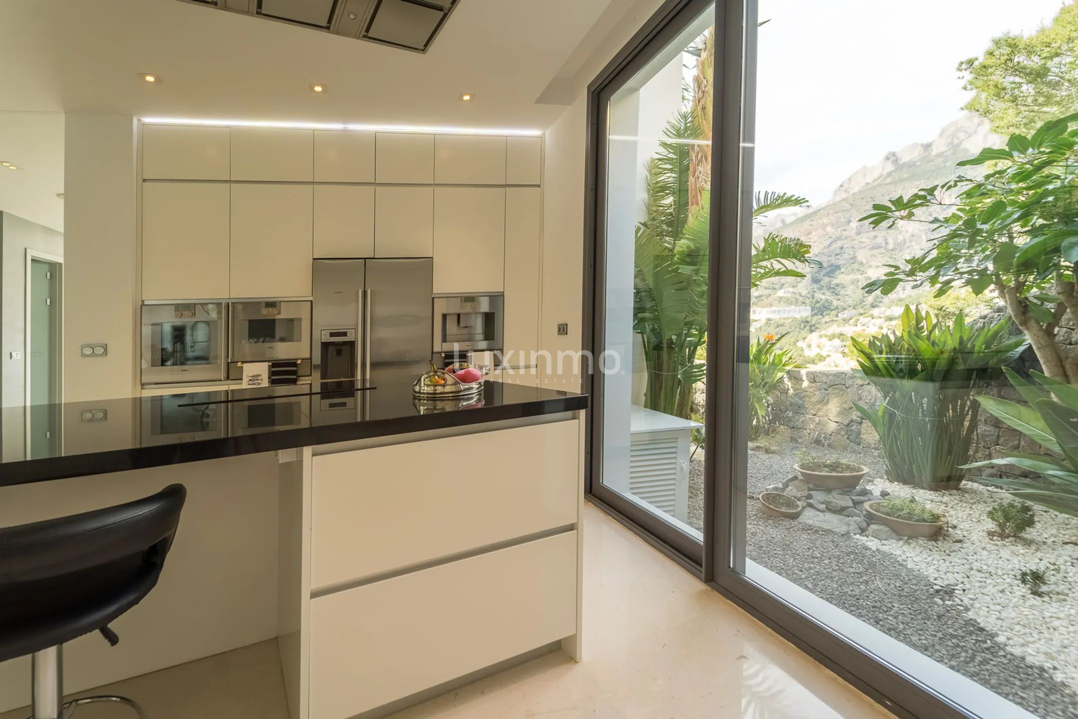 Exklusiv villa i modern stil i eliturbanisering med havsutsikt — photo 27