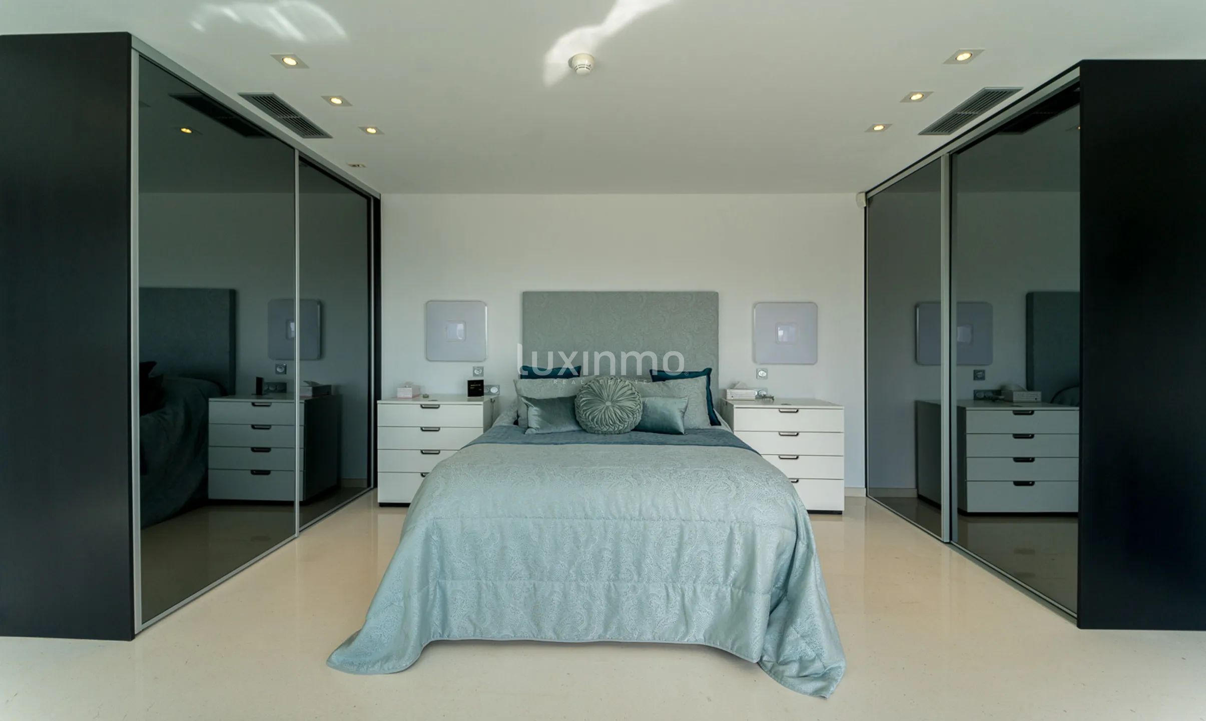 Exklusiv villa i modern stil i eliturbanisering med havsutsikt — photo 32