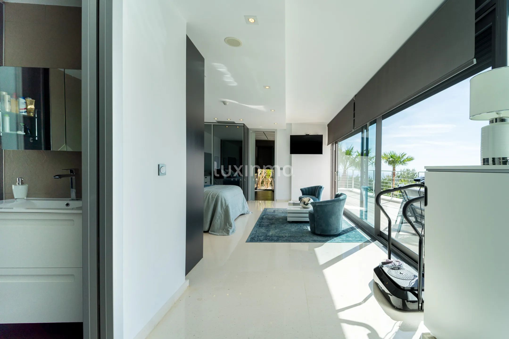 Exklusiv villa i modern stil i eliturbanisering med havsutsikt — photo 33