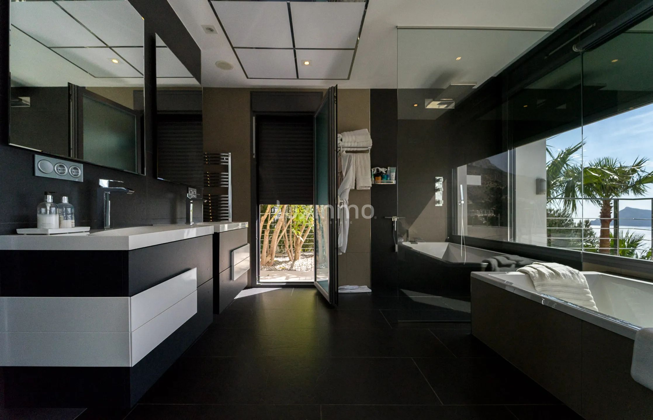 Exklusiv villa i modern stil i eliturbanisering med havsutsikt — photo 34