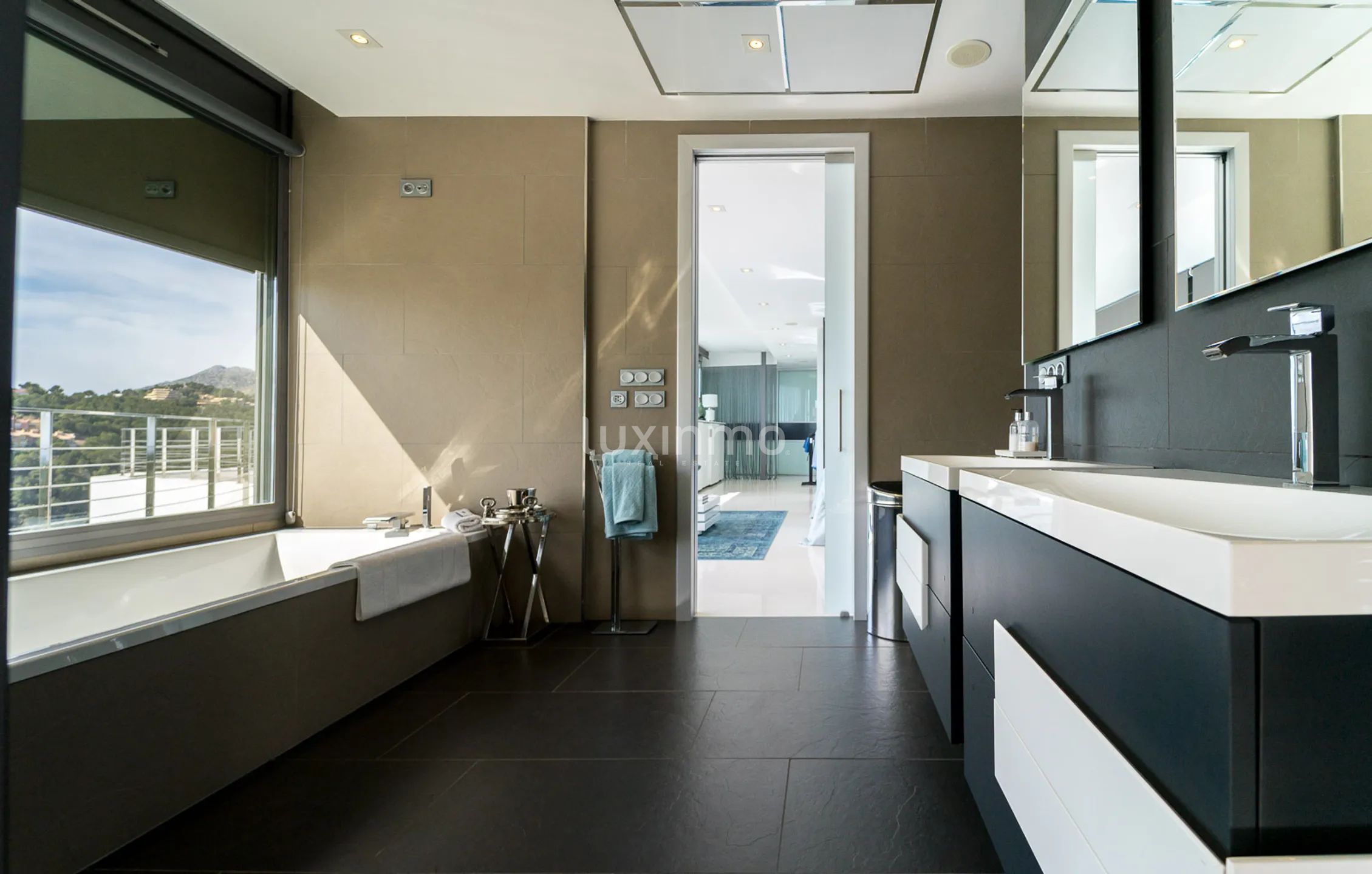 Exklusiv villa i modern stil i eliturbanisering med havsutsikt — photo 35