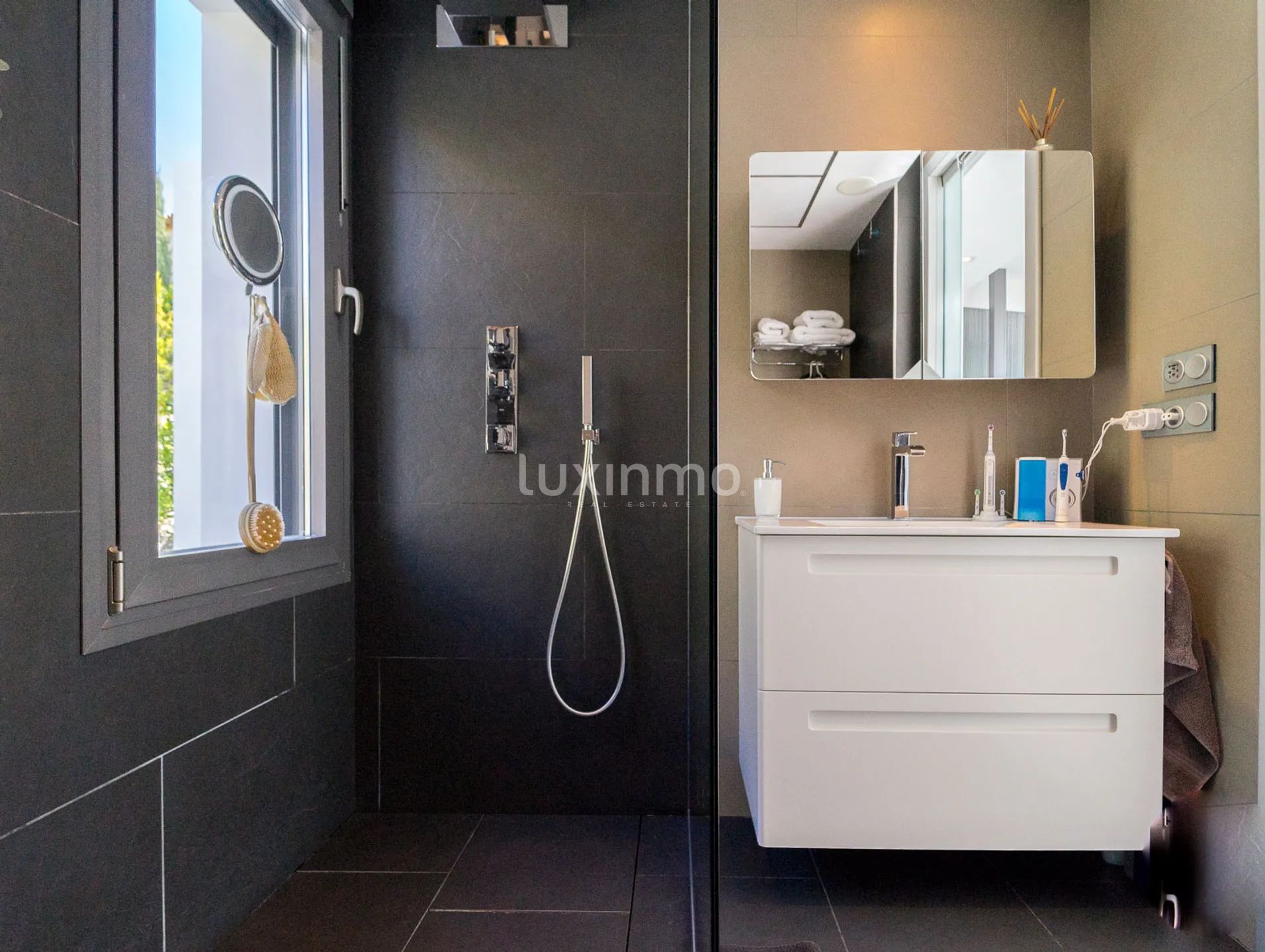 Exklusiv villa i modern stil i eliturbanisering med havsutsikt — photo 38