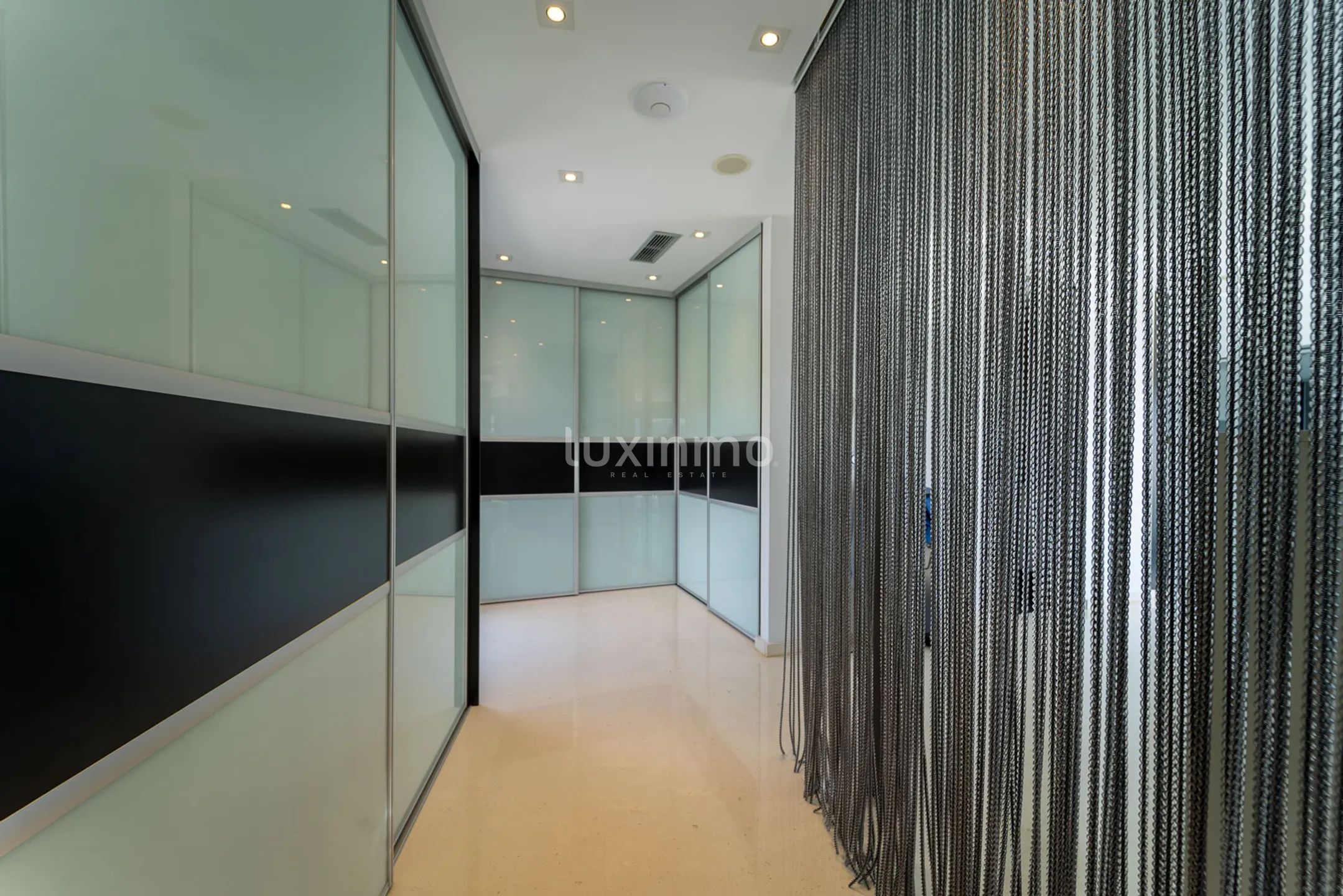 Exklusiv villa i modern stil i eliturbanisering med havsutsikt — photo 39