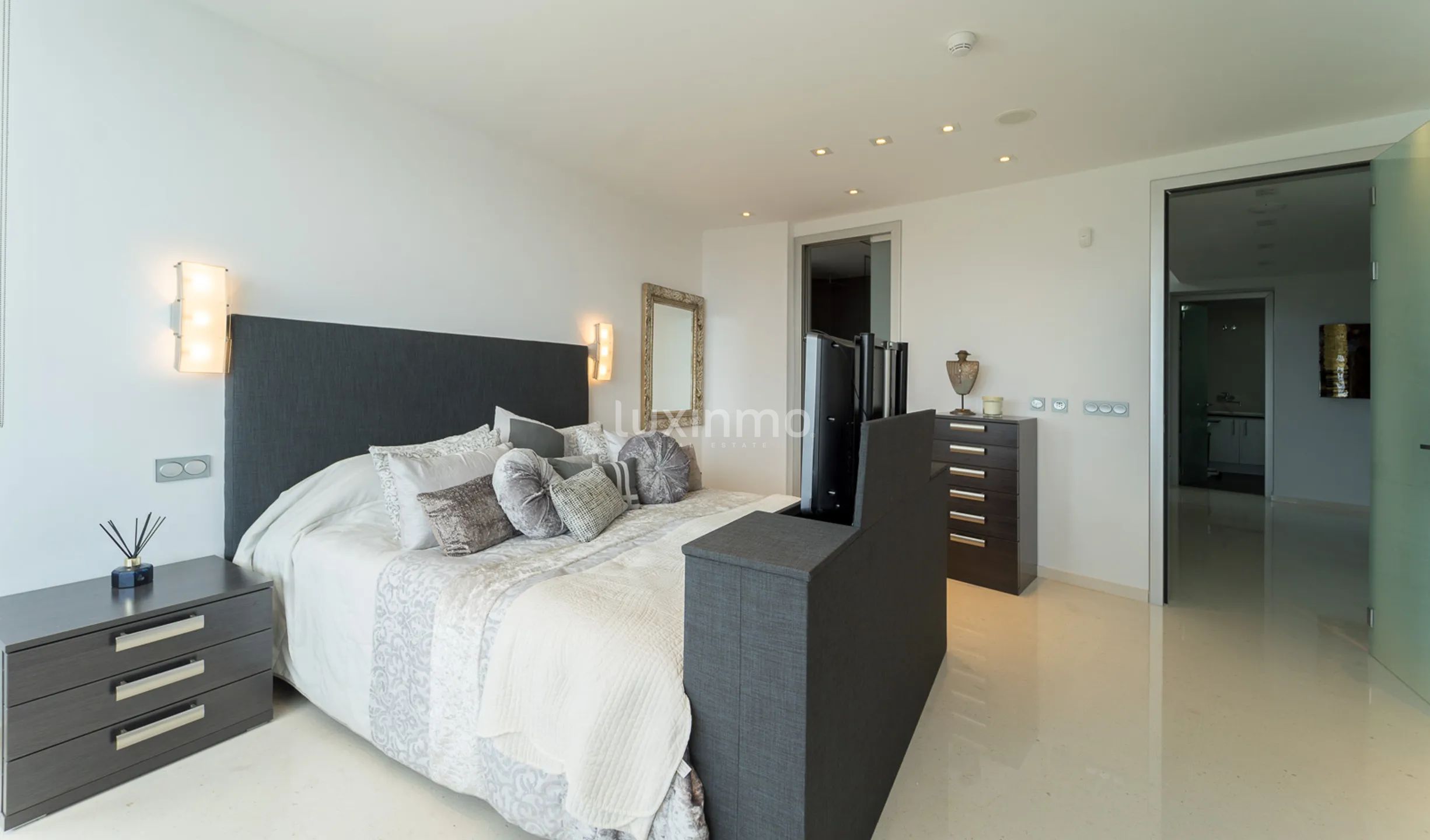 Exklusiv villa i modern stil i eliturbanisering med havsutsikt — photo 50