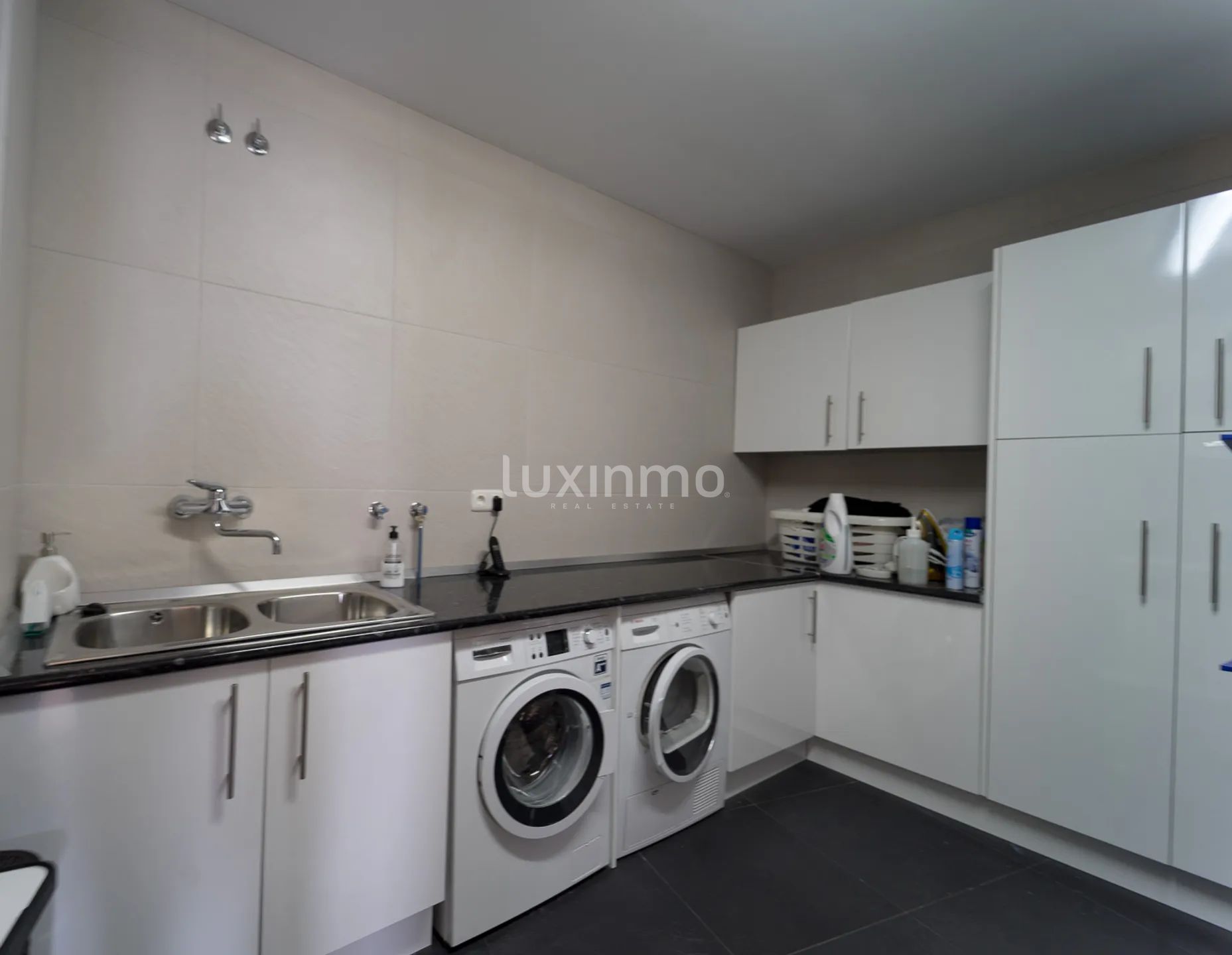 Exklusiv villa i modern stil i eliturbanisering med havsutsikt — photo 56