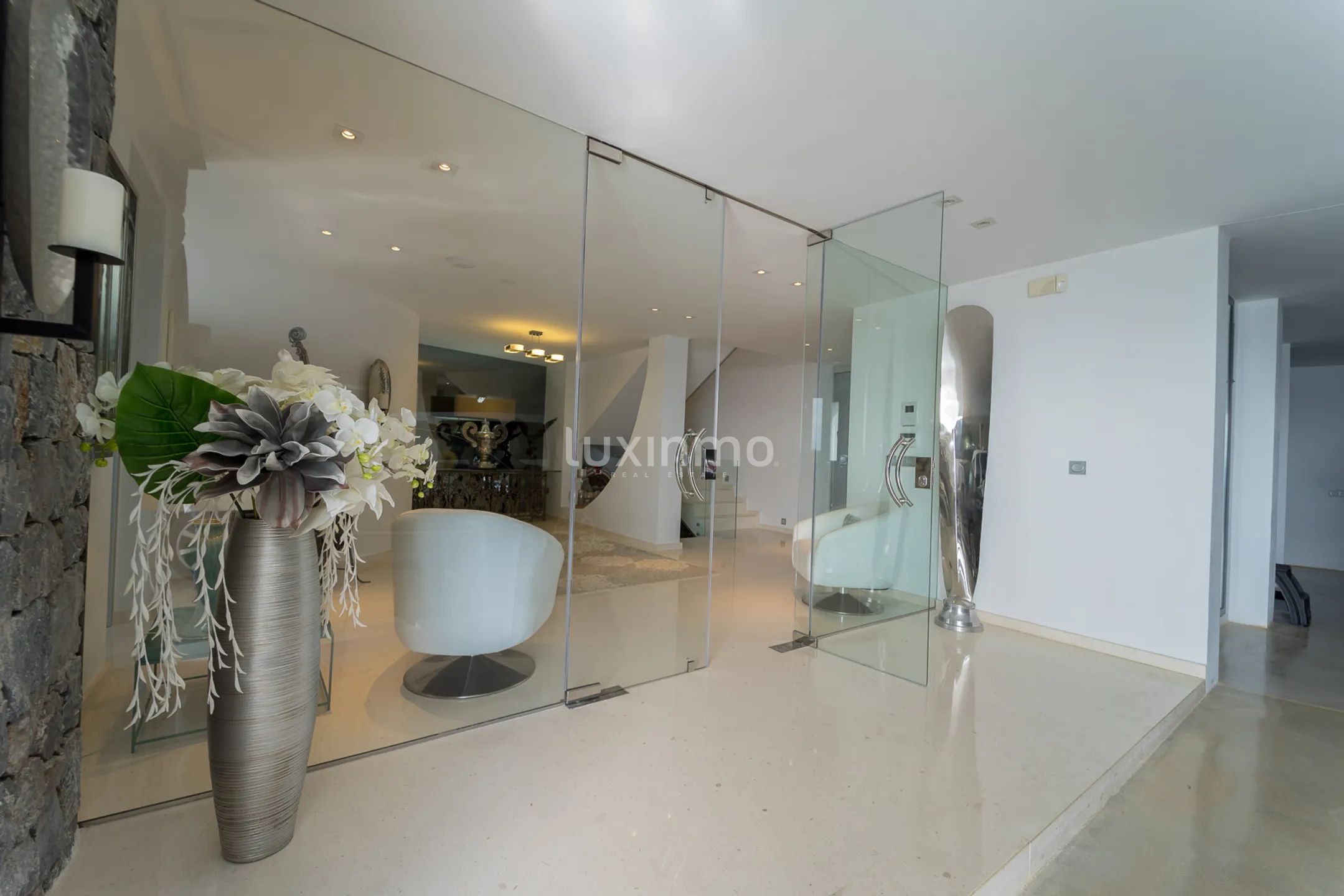 Exklusiv villa i modern stil i eliturbanisering med havsutsikt — photo 68