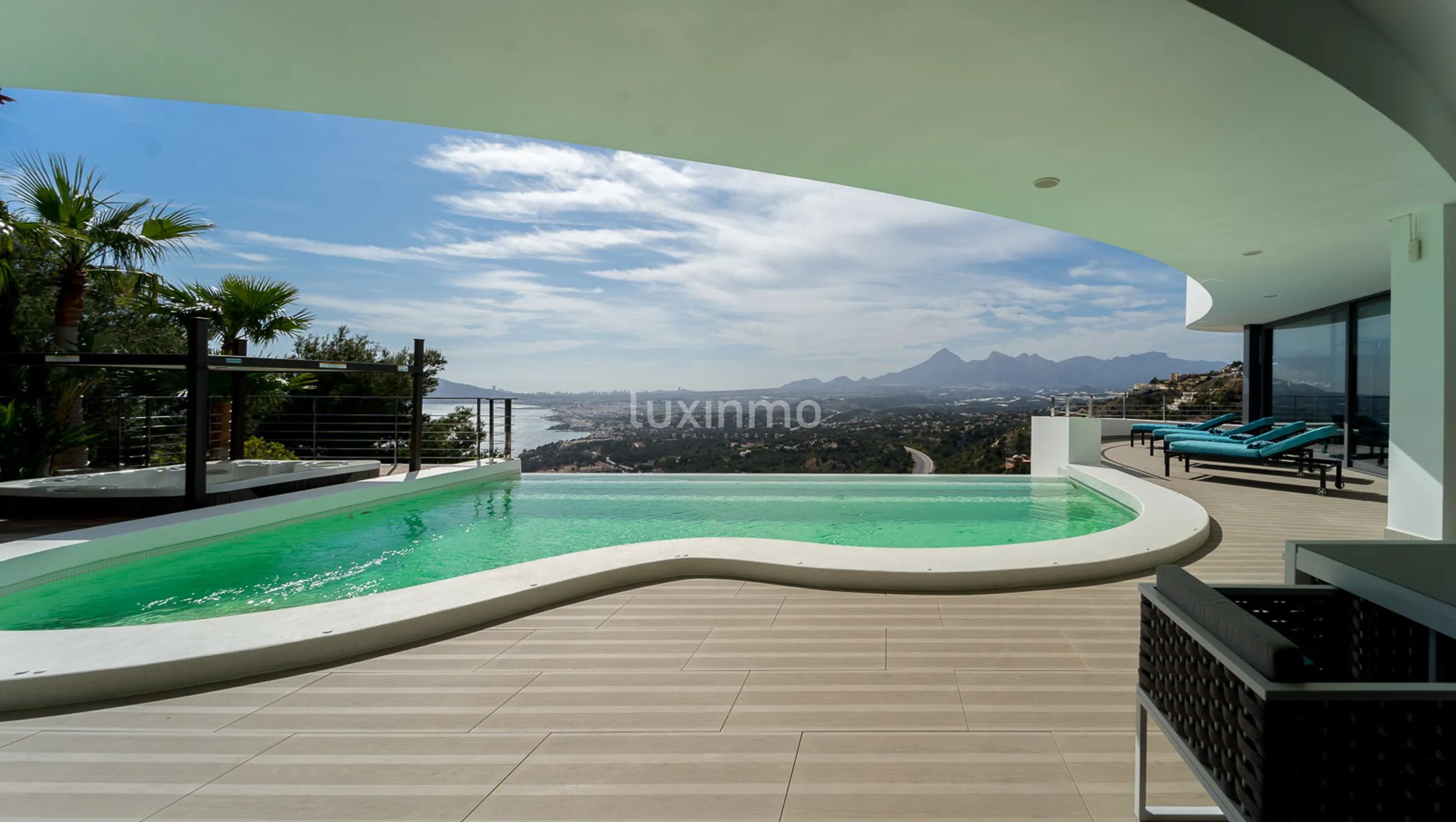 Exklusiv villa i modern stil i eliturbanisering med havsutsikt — photo 8