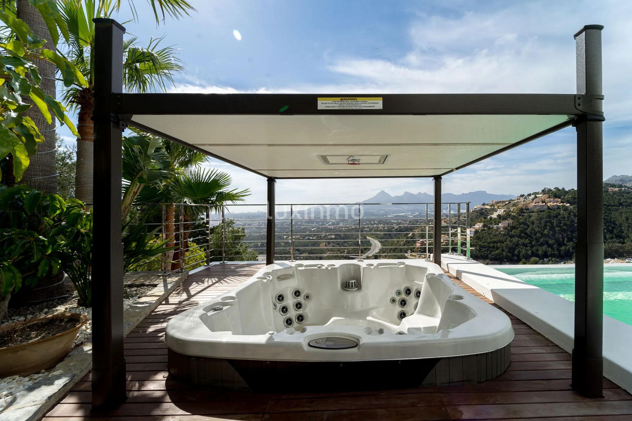 Exklusiv villa i modern stil i eliturbanisering med havsutsikt — photo 9