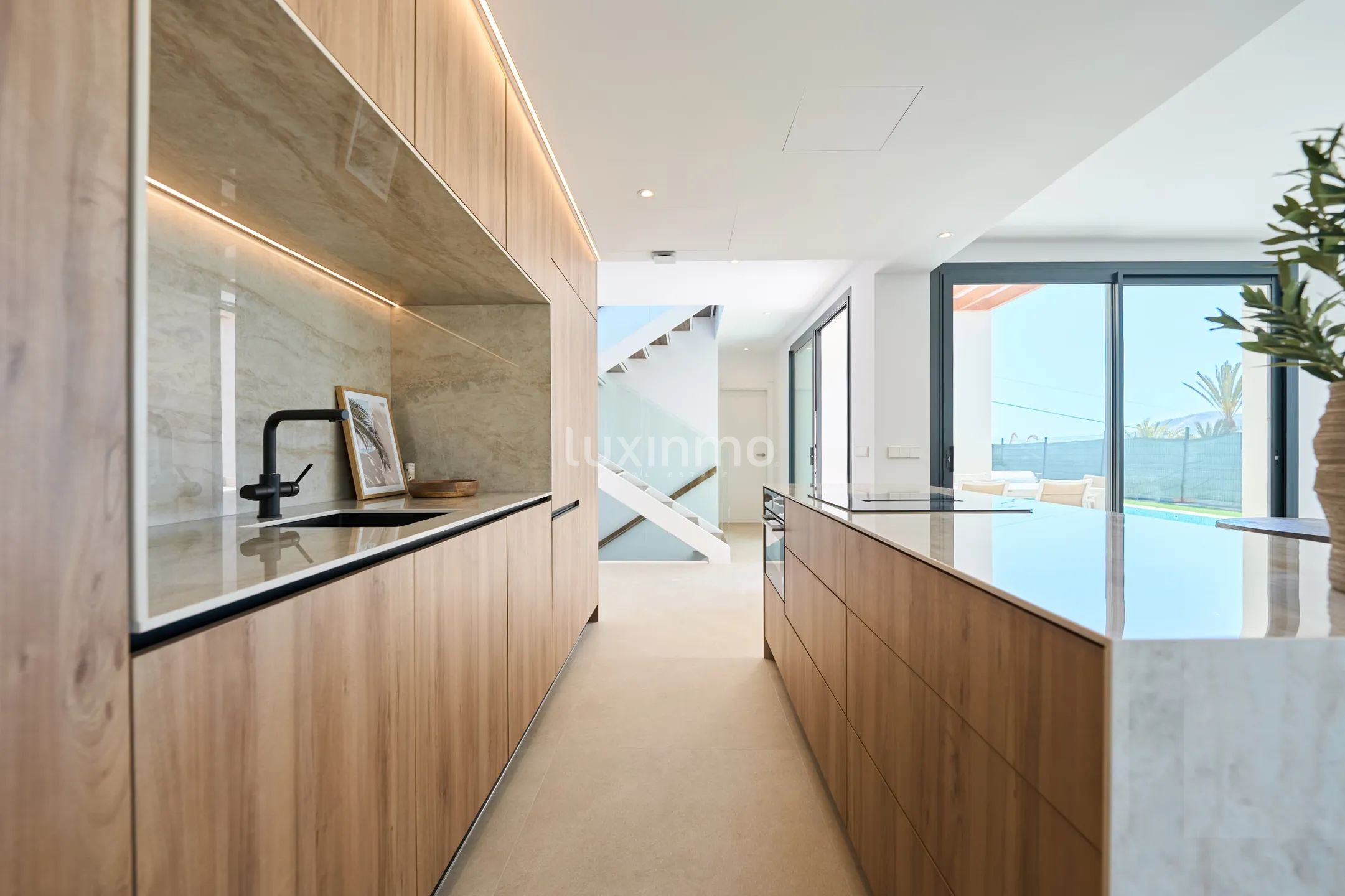 Stunning Modern Villa in Alfáz Del Pí with Private Pool and Luxurious Amenities — photo 9