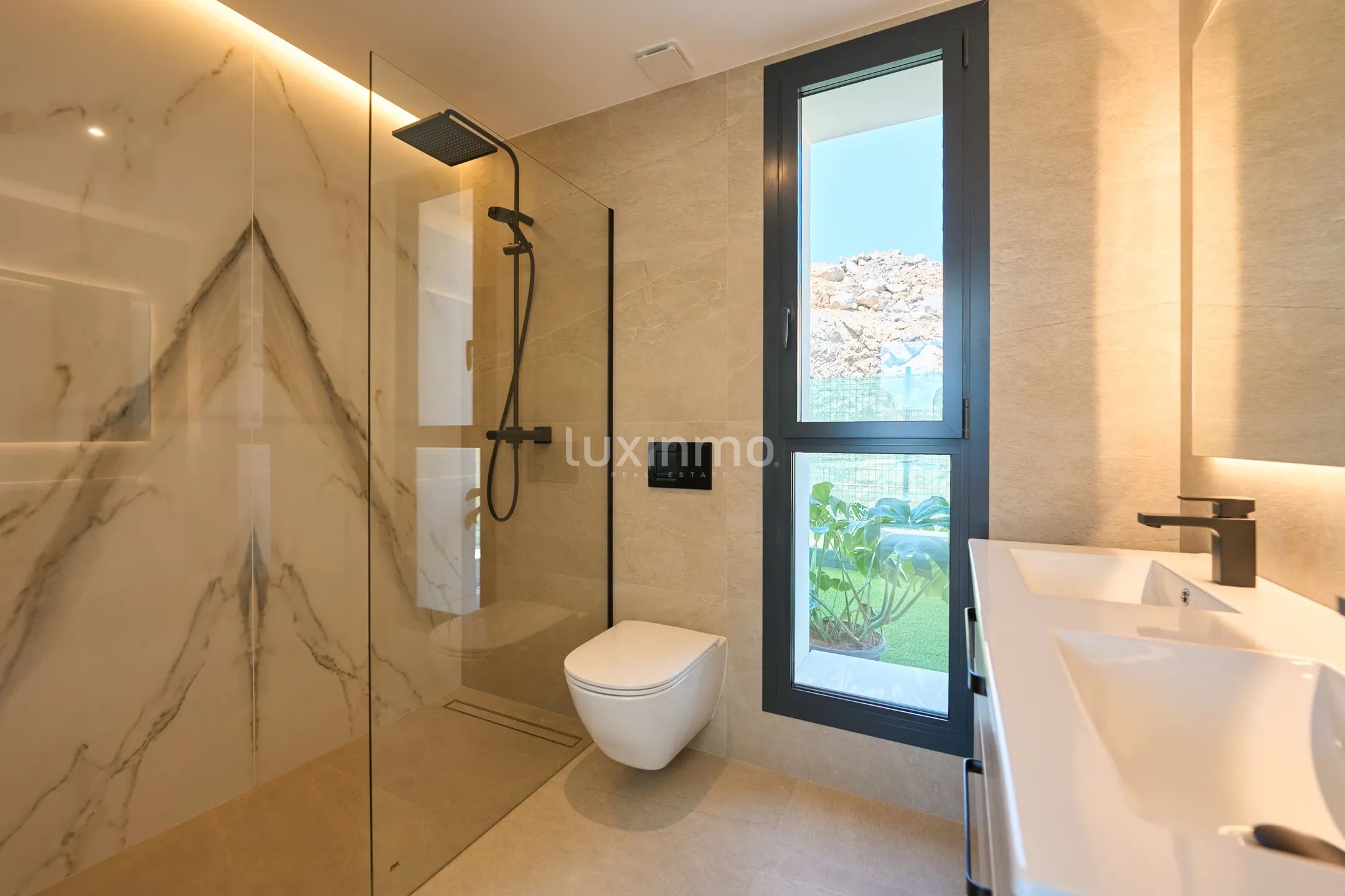 Stunning Modern Villa in Alfáz Del Pí with Private Pool and Luxurious Amenities — photo 14