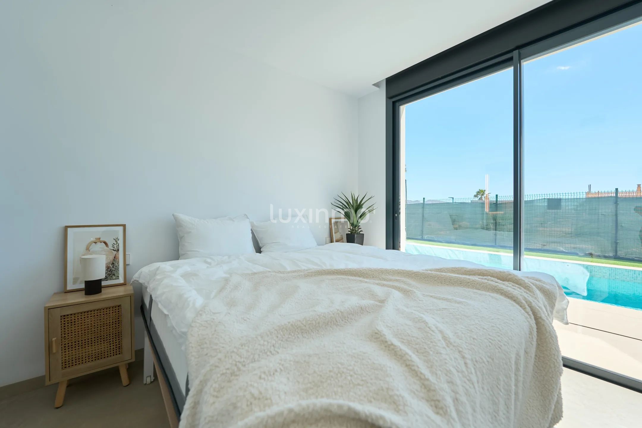 Stunning Modern Villa in Alfáz Del Pí with Private Pool and Luxurious Amenities — photo 11