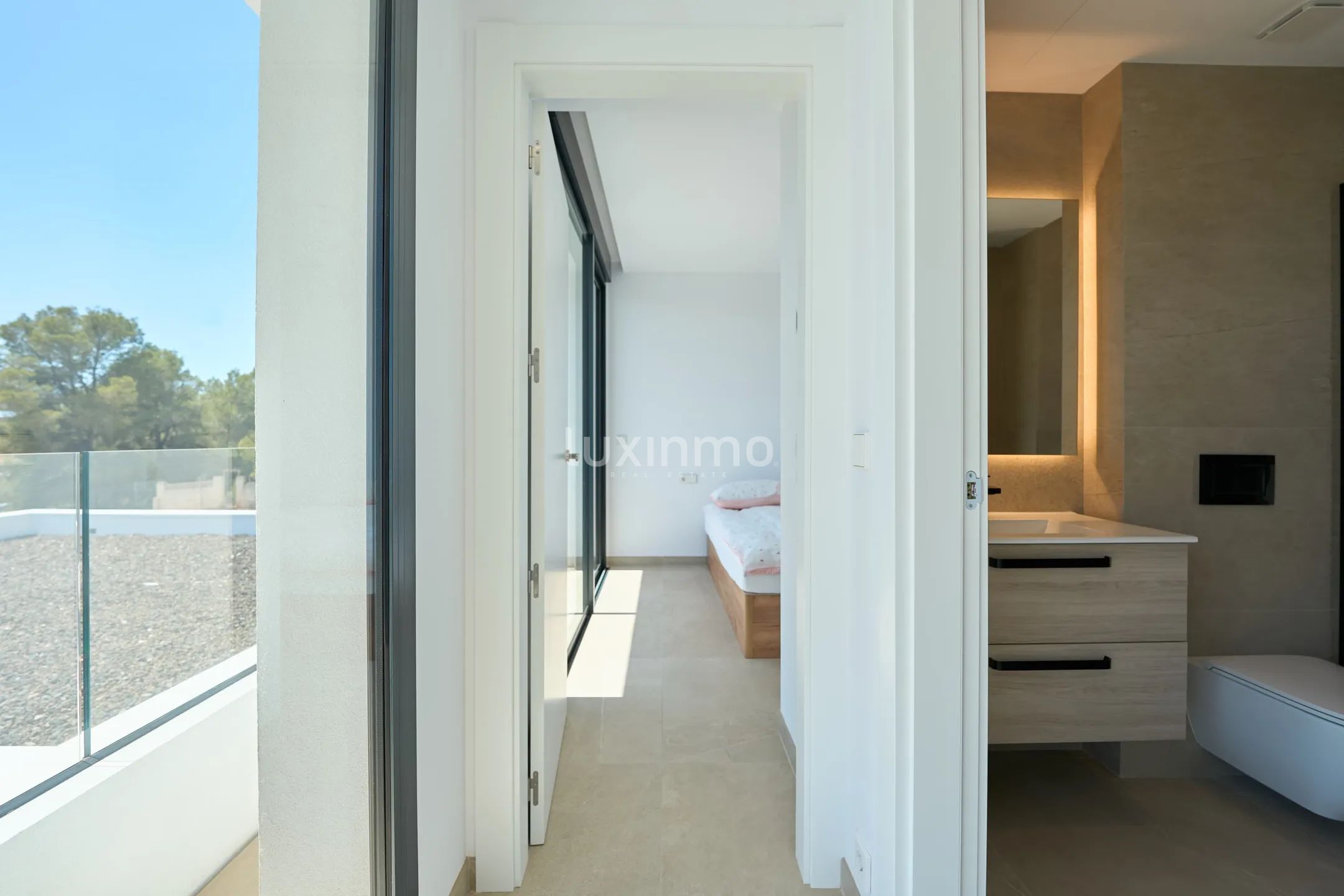 Stunning Modern Villa in Alfáz Del Pí with Private Pool and Luxurious Amenities — photo 17