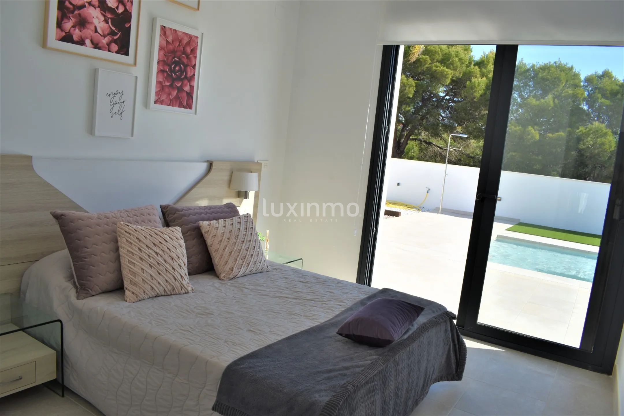 Modern Townhouse in Coloma — photo 28