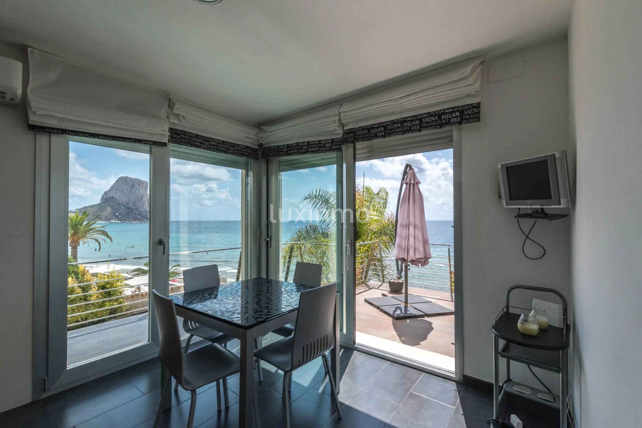 Chalet en primera línea de playa en alquiler en Calpe — photo 13