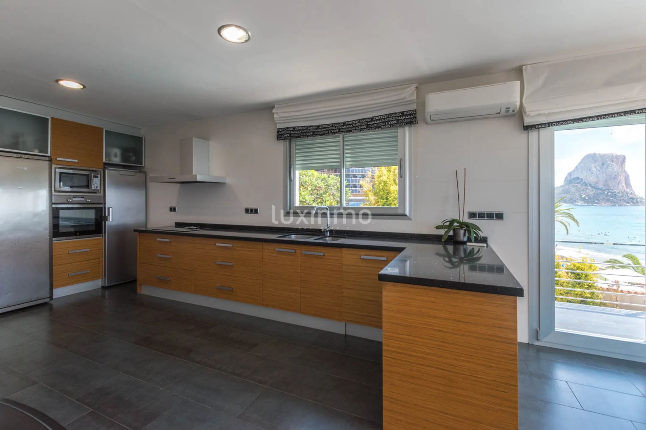 Chalet en primera línea de playa en alquiler en Calpe — photo 12