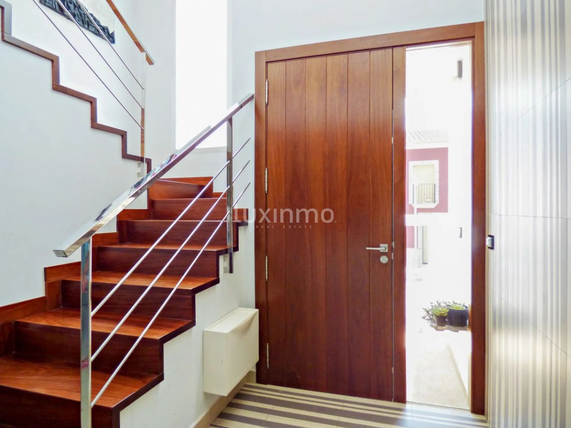 Вилла в современном стиле с гаражом на продажу в Пего — photo 16