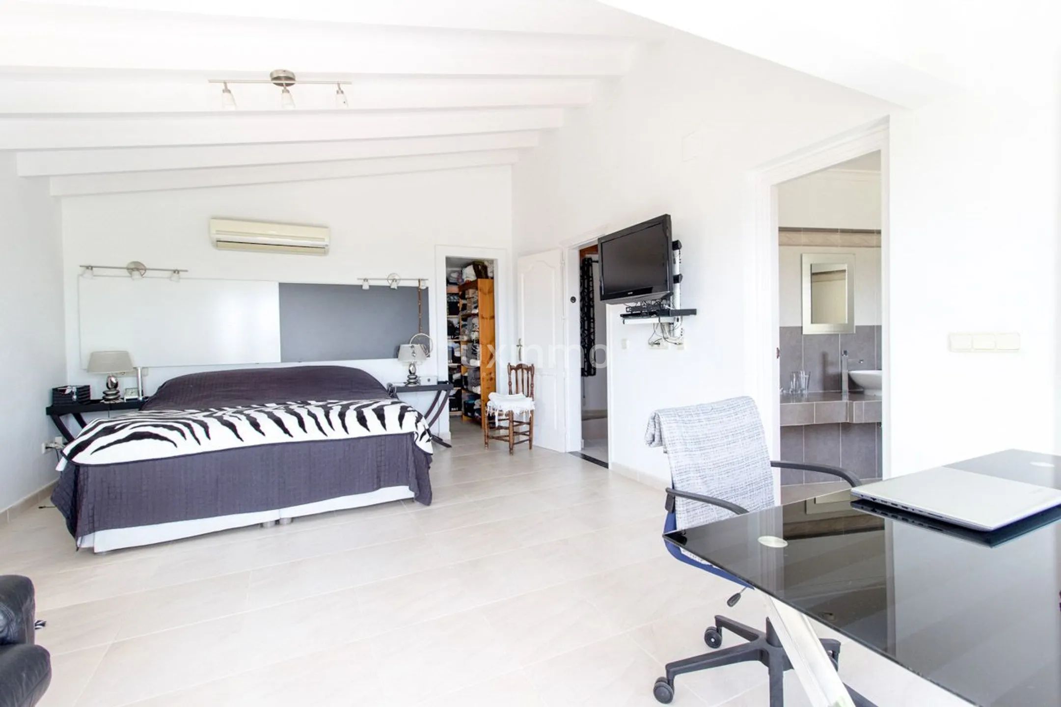 Mediterranean style villa with total privacy for sale in Calpe — photo 19
