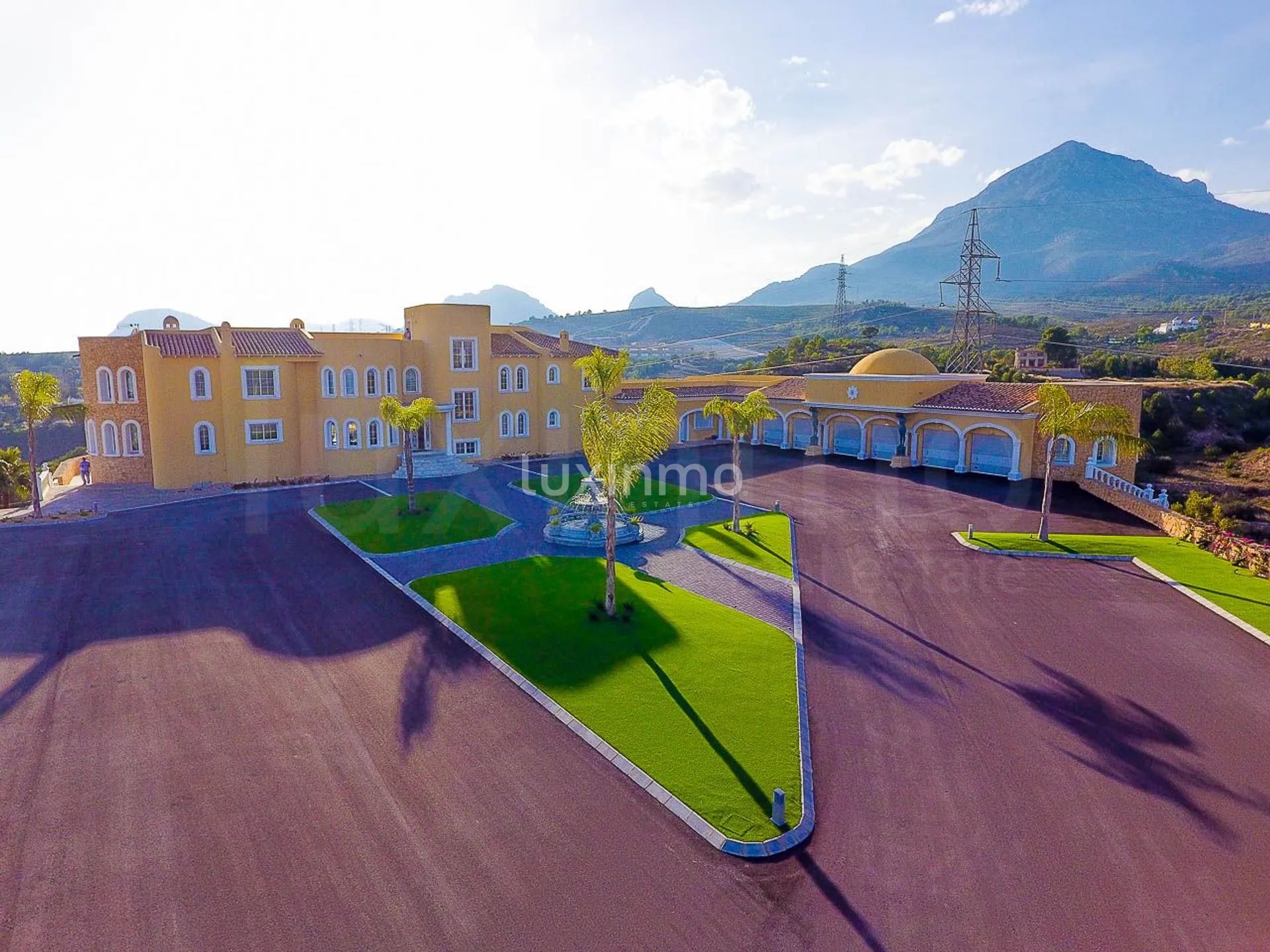 Lyxvilla belägen i en unik plats för försäljning i La Nucia — photo 16