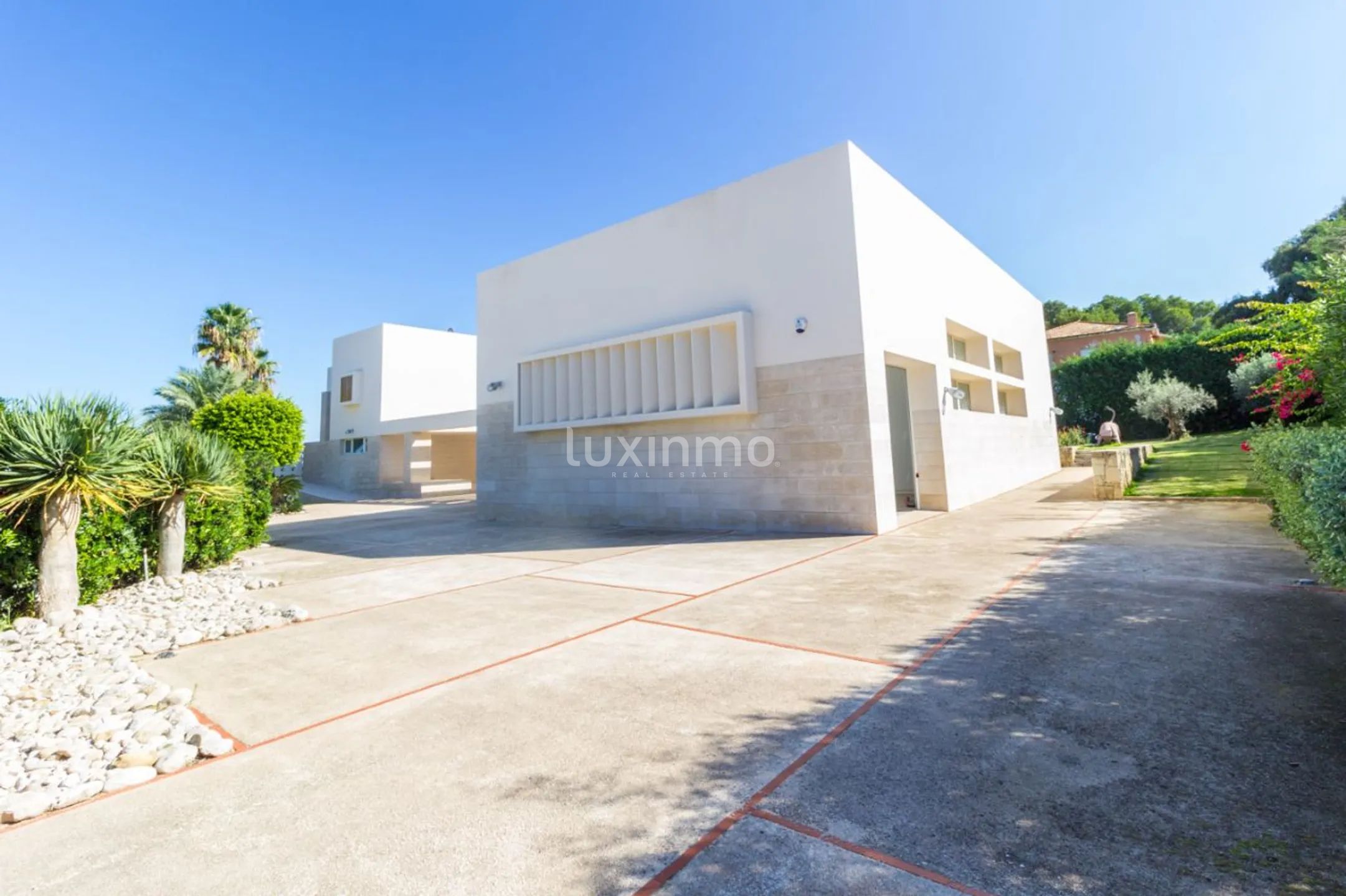 Luxury villa for sale on the first beach line in Denia — photo 17