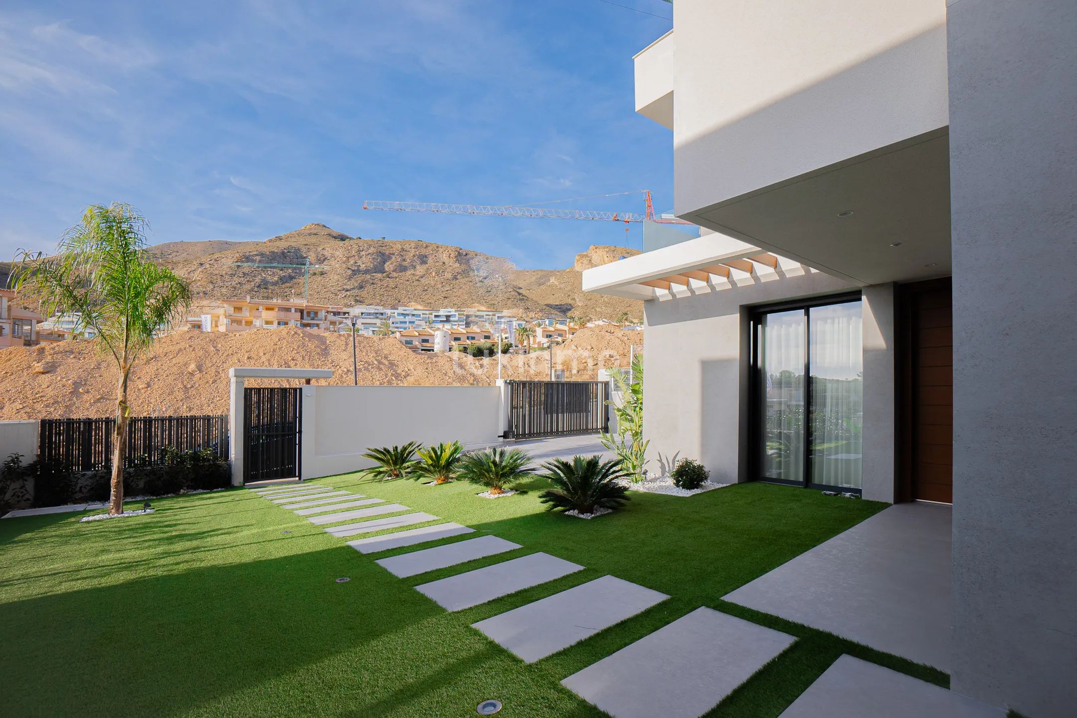 Detached villa in the urbanization of Sierra Cortina — photo 2