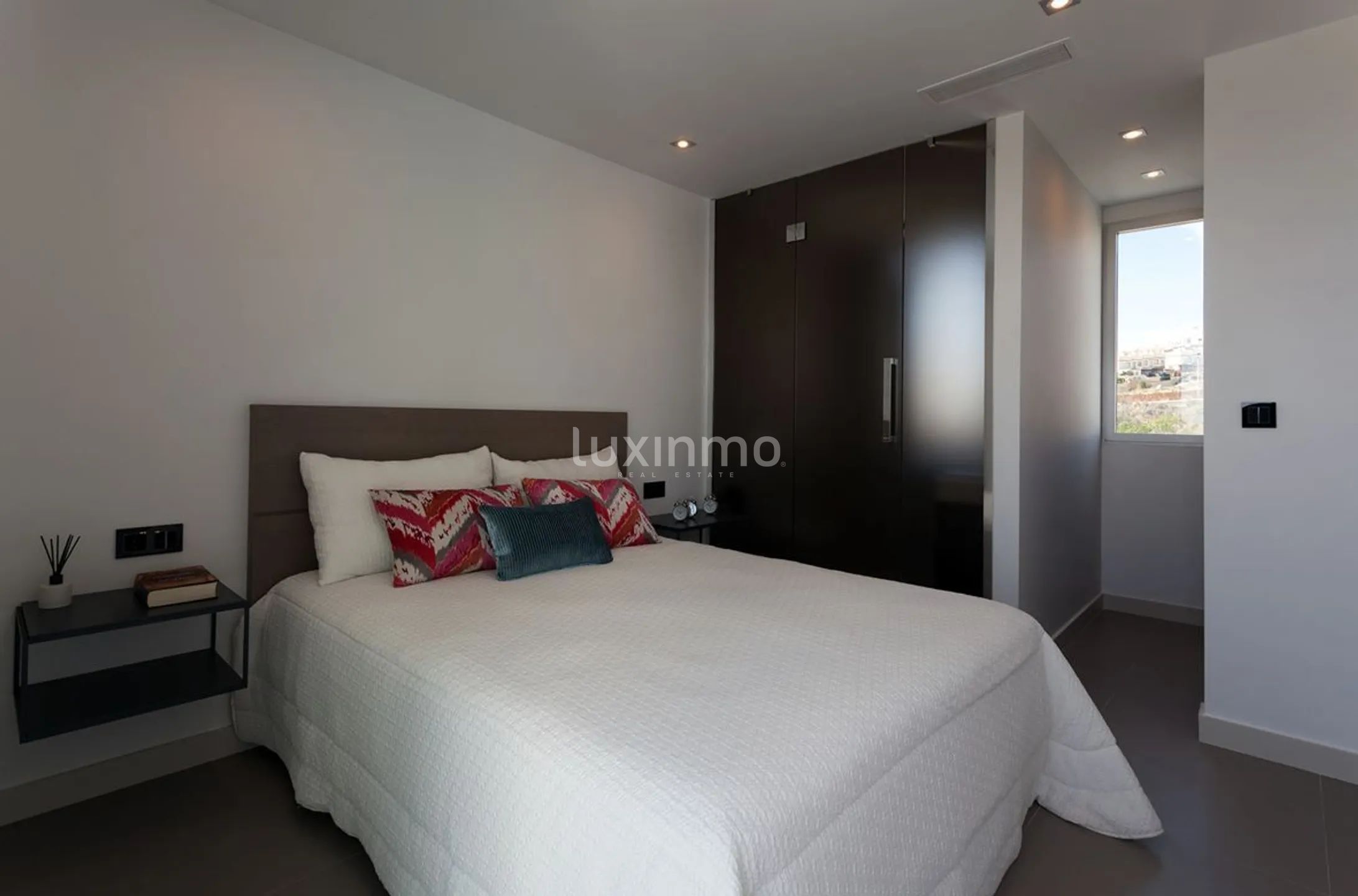 Nowoczesny dom w kompleksie mieszkalnym w Balcón de Finestrat — photo 12