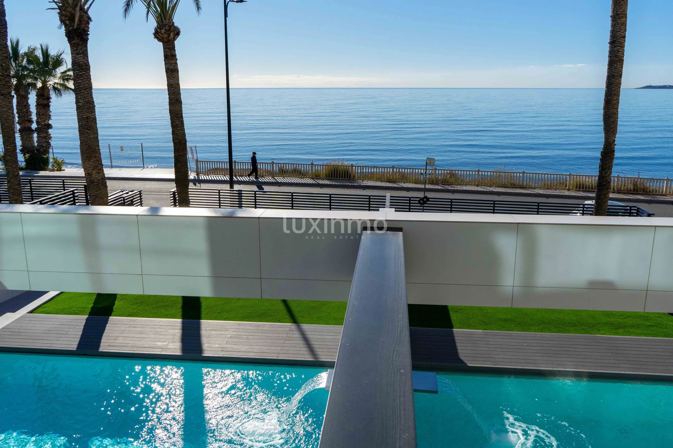 Вилла на первой береговой линии в Кампейо Аликанте — photo 12