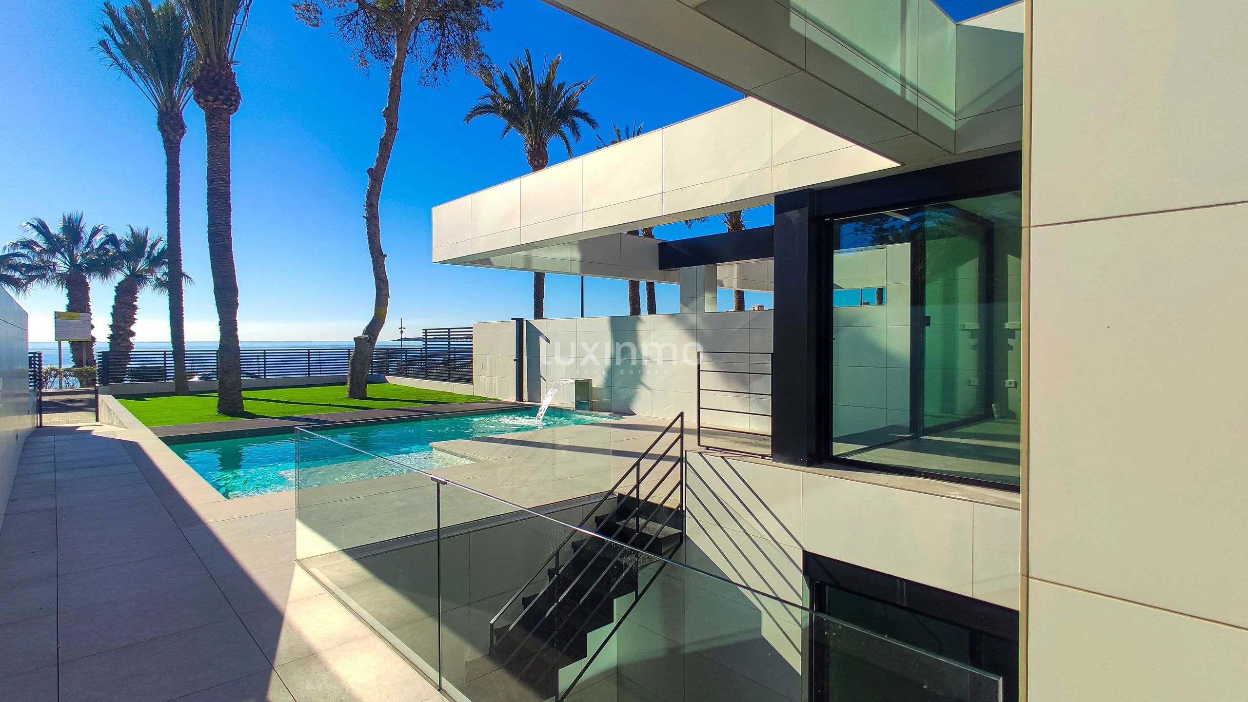 Вилла на первой береговой линии в Кампейо Аликанте — photo 22