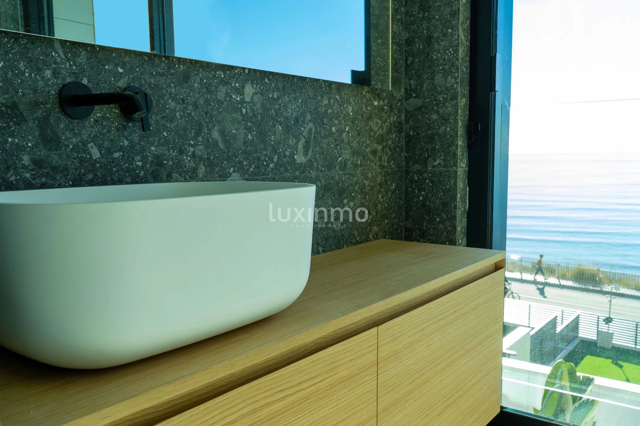 Вилла на первой береговой линии в Кампейо Аликанте — photo 15