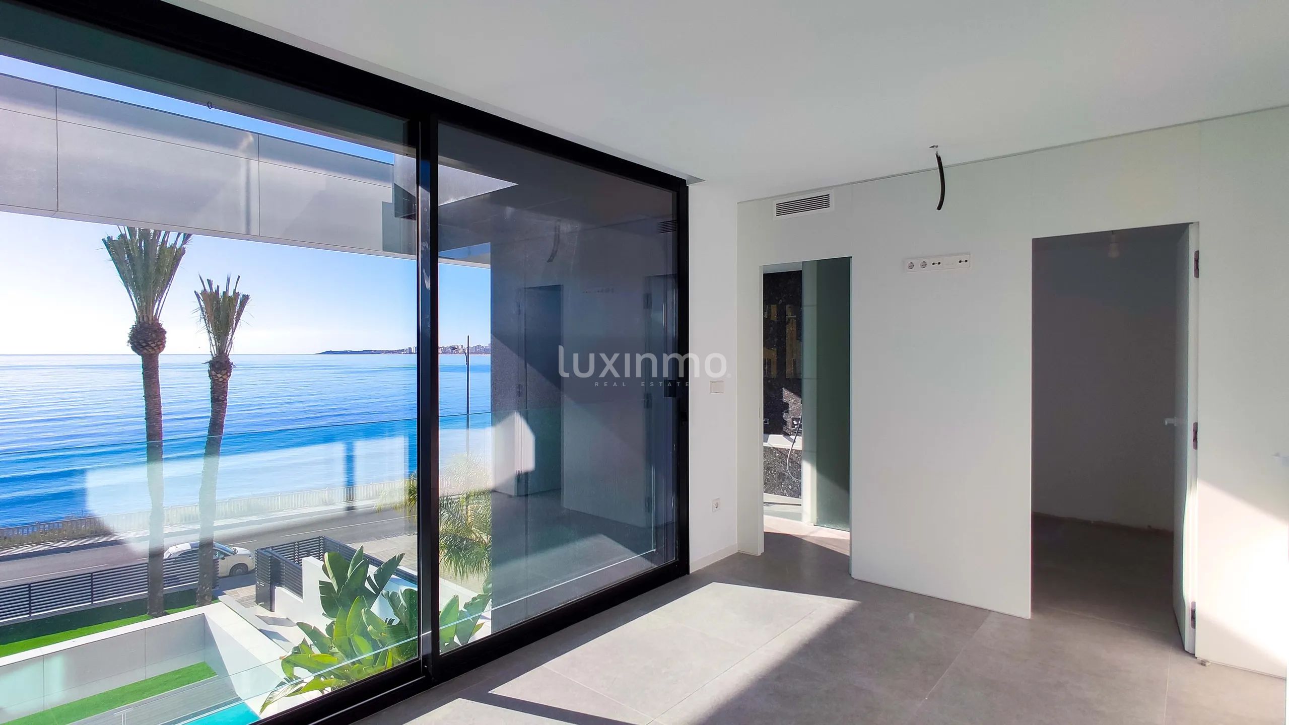 Вилла на первой береговой линии в Кампейо Аликанте — photo 10