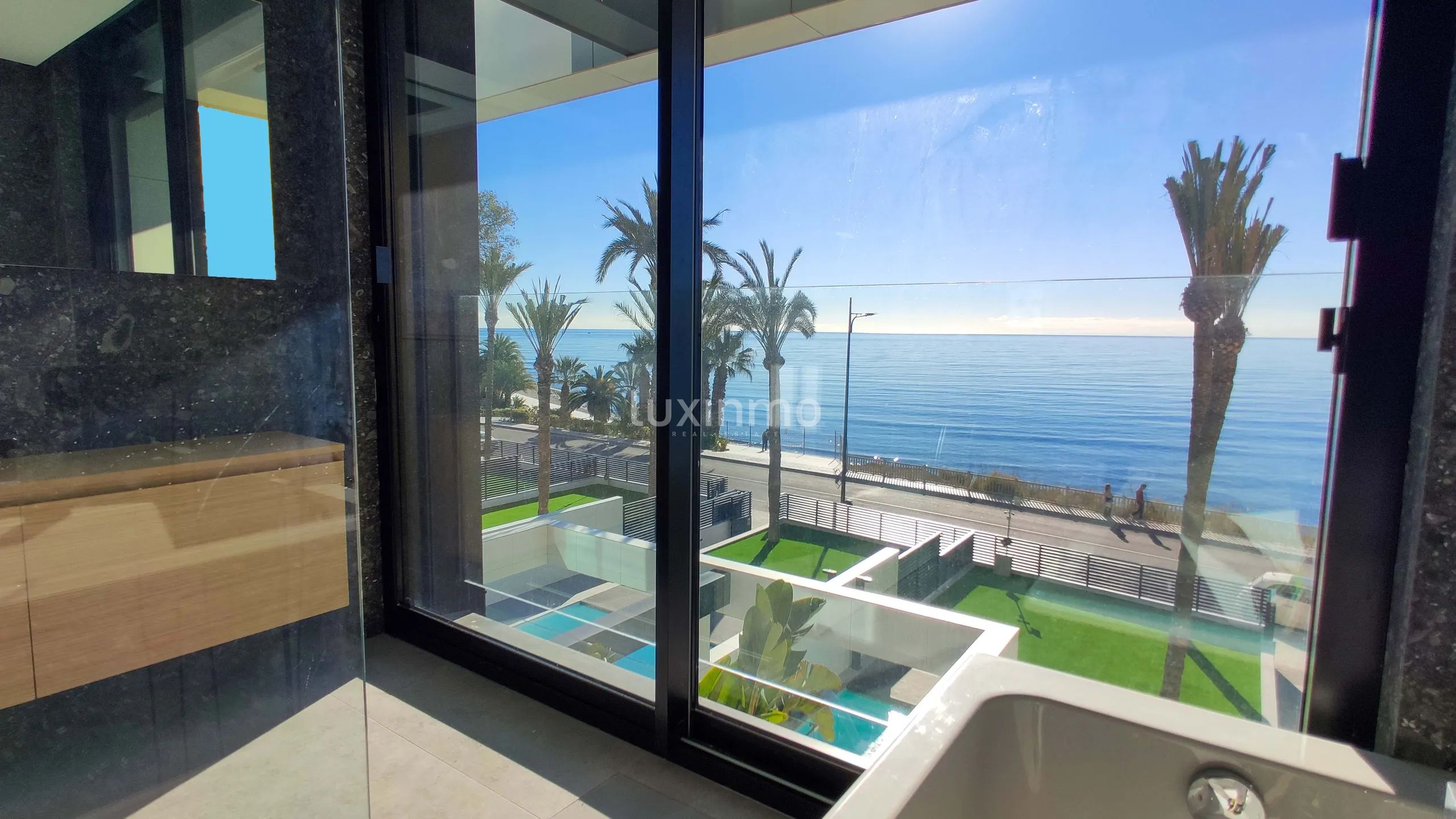 Вилла на первой береговой линии в Кампейо Аликанте — photo 13