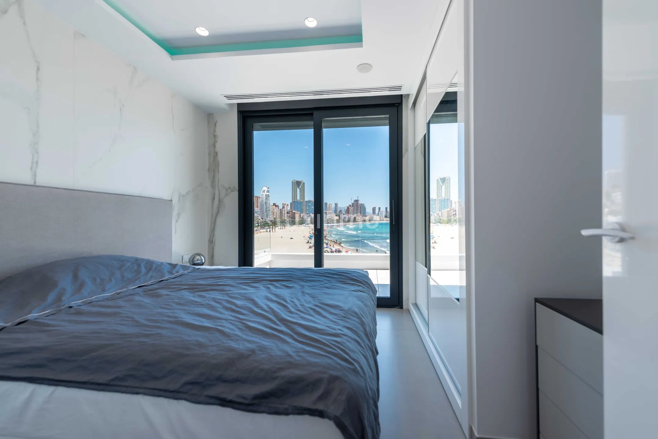 Nouveaux appartements à vendre sur le front de mer à Benidorm — photo 13