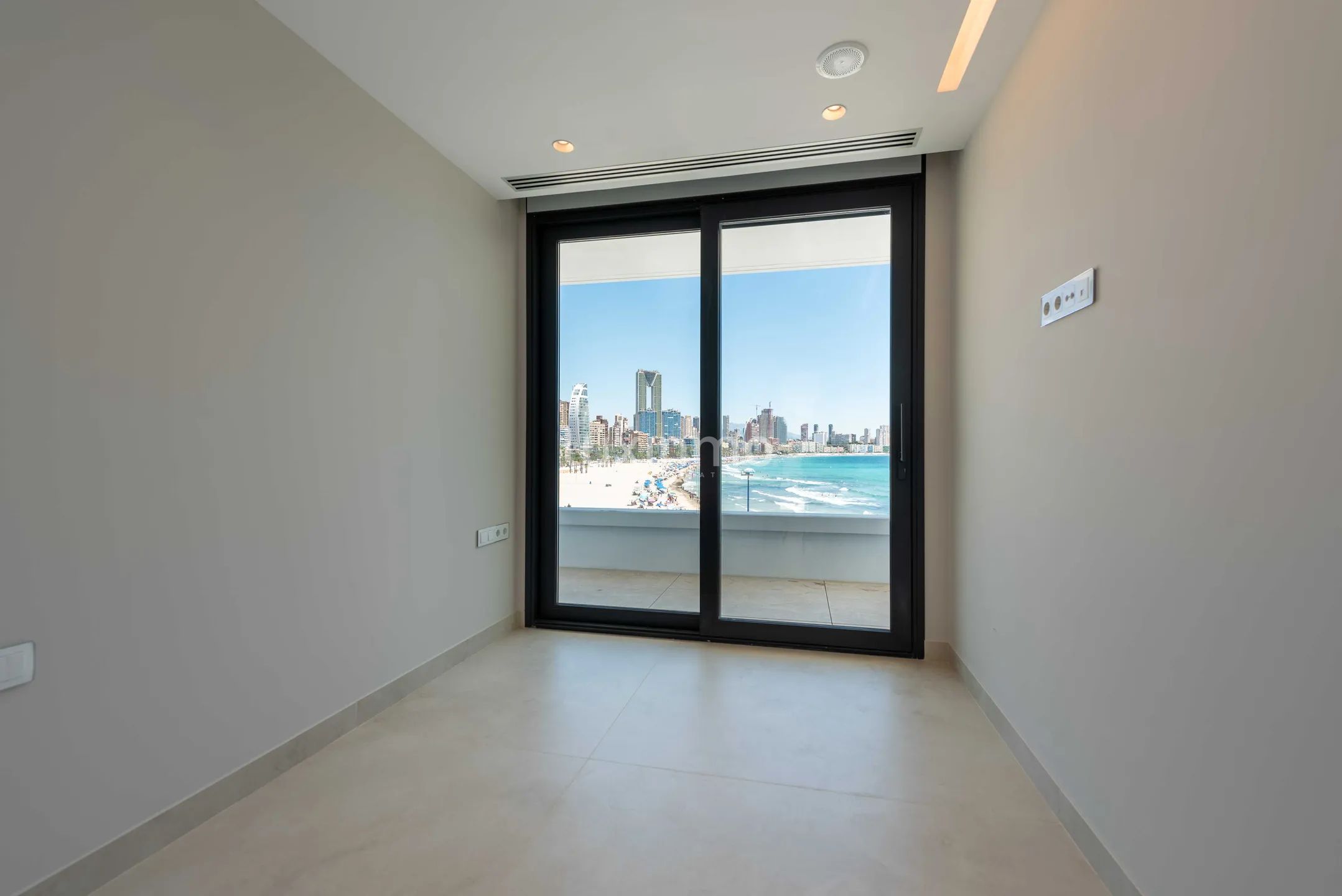 Nouveaux appartements à vendre sur le front de mer à Benidorm — photo 23