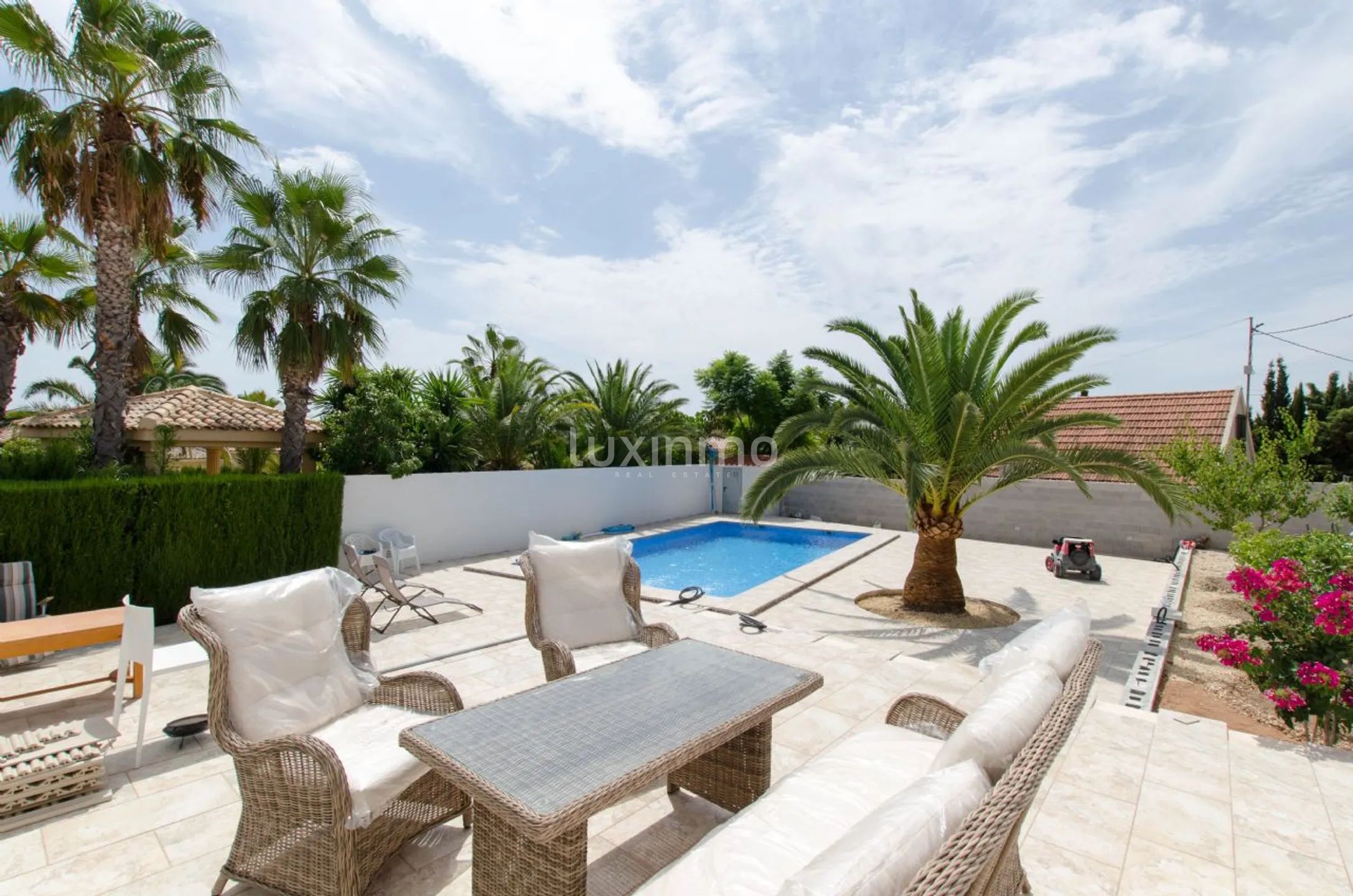 For salg nylig renovert Villa i La Nucia med privat basseng — photo 23