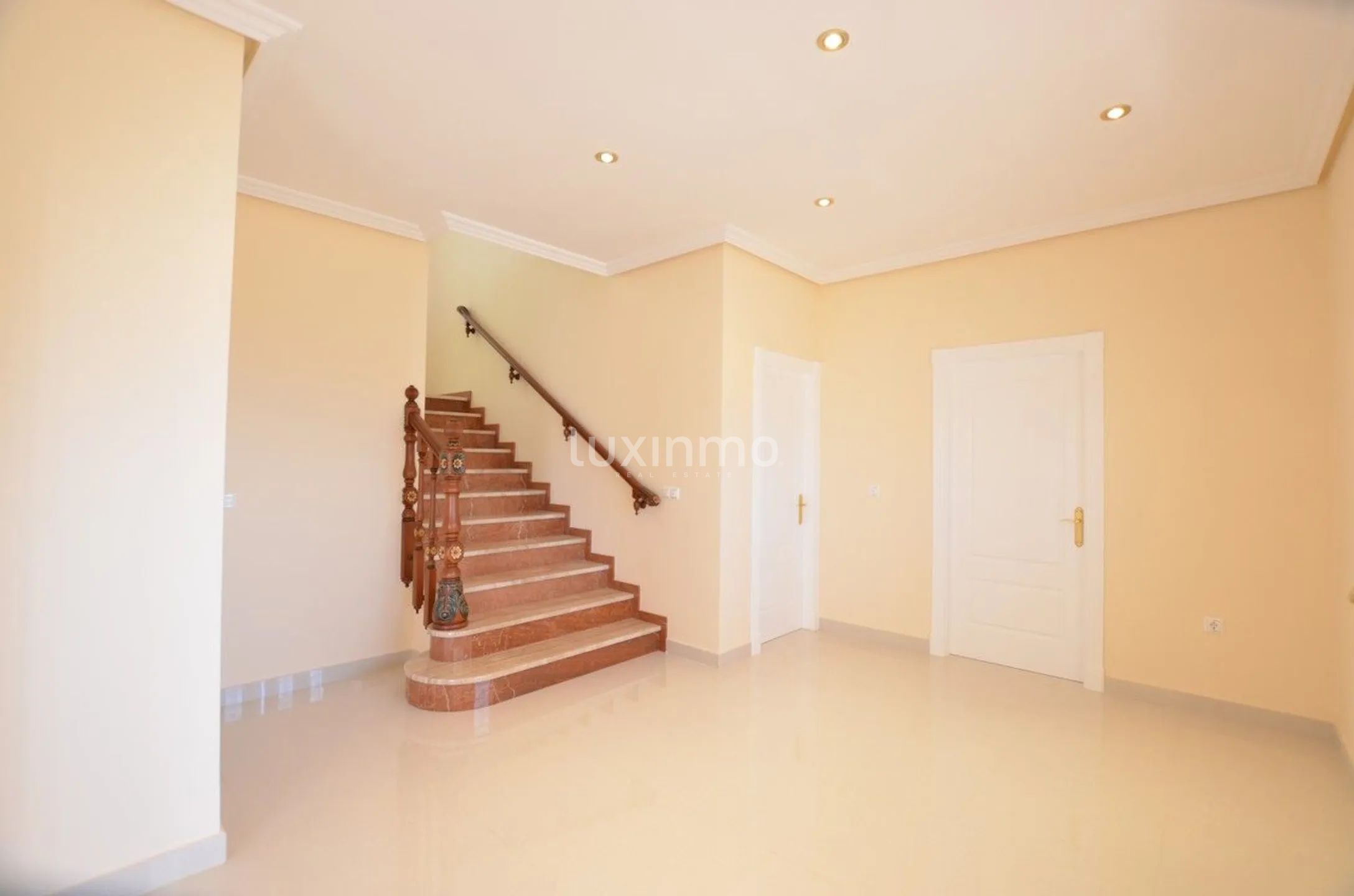 Nybygd Villa med havutsikt i Sierra Altea — photo 35