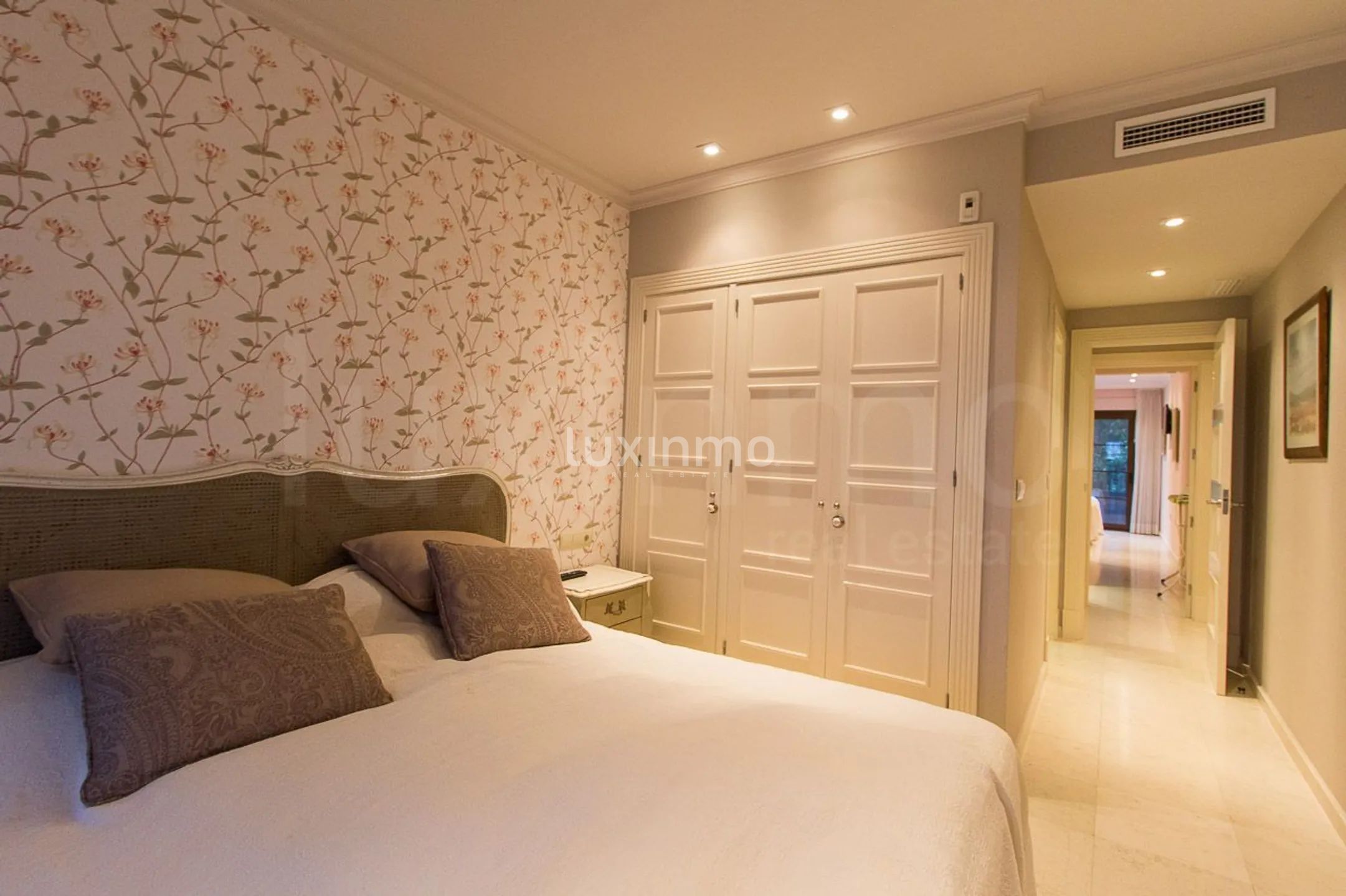 For sale apartment in Villa Gadea Altea with sea views — photo 18