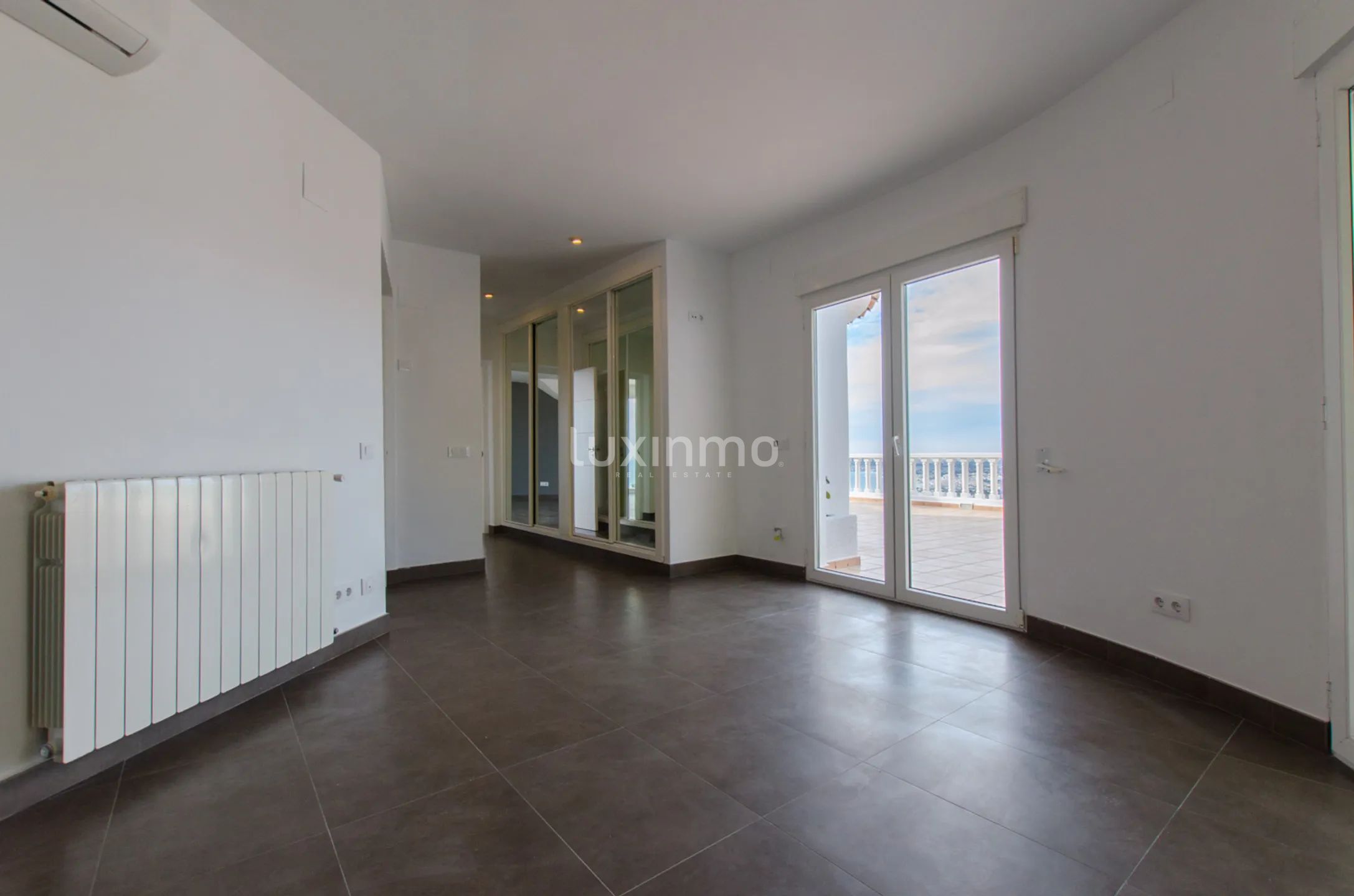 Villa with sea views in Altea Hills — photo 15