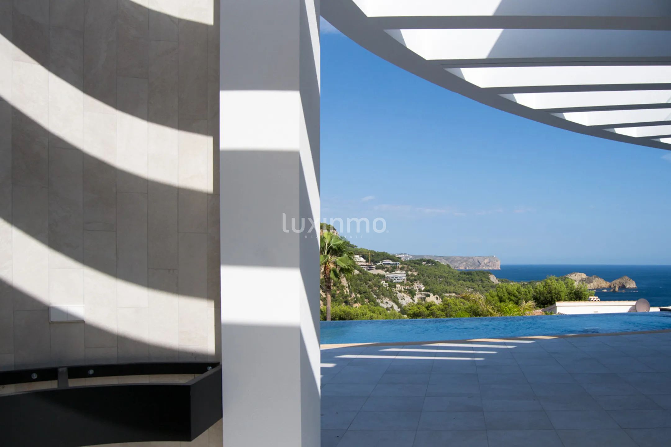 Nouvelle villa de style moderne surplombant le Portixol à Javea — photo 16