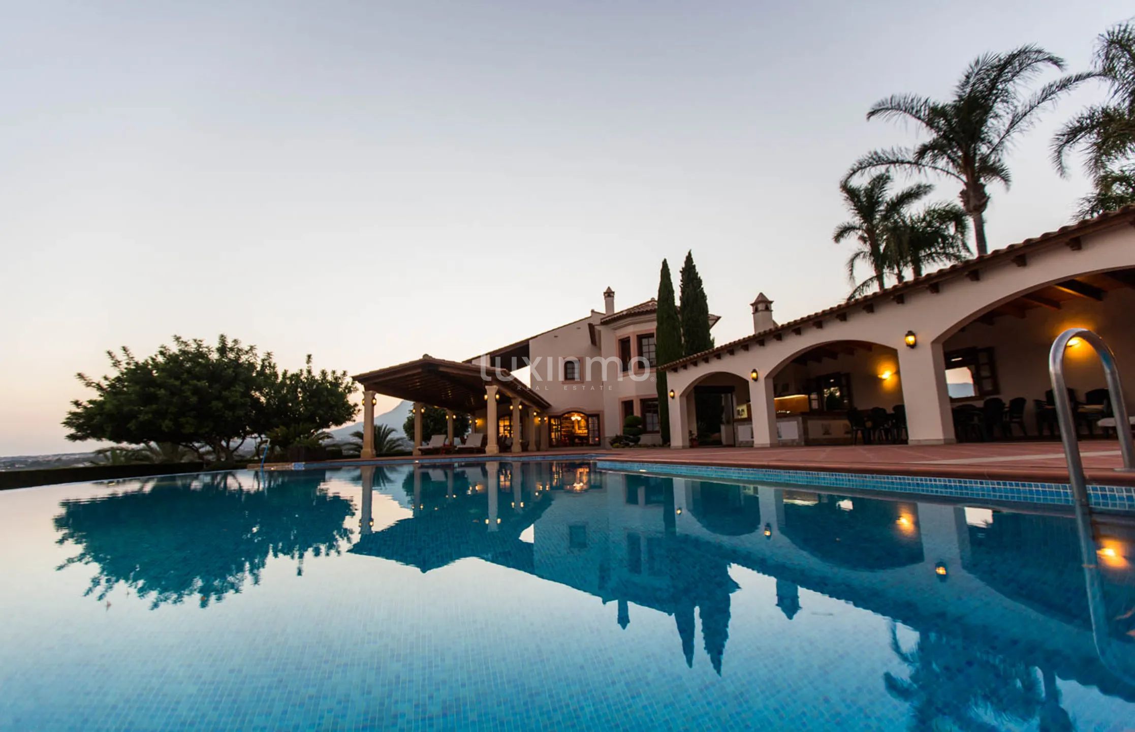 Exklusiv lyxig Seven Bedroom Villa med panoramautsikt över havet i Altea