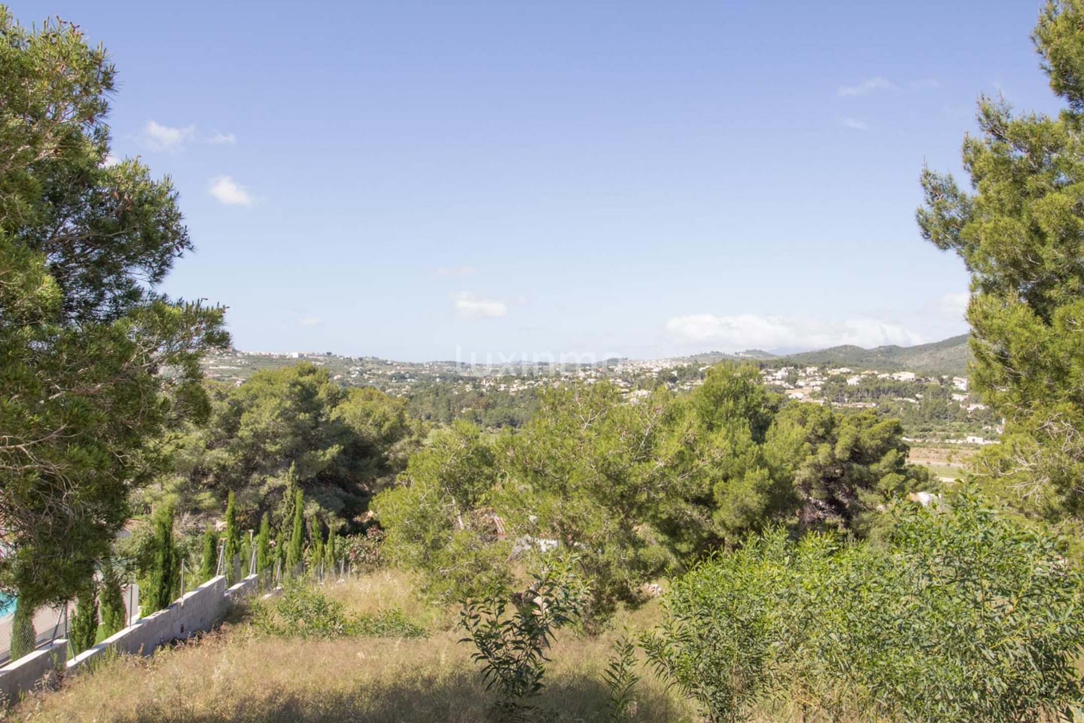 Urban tomt med öppna vyer till salu i Javea Alicante