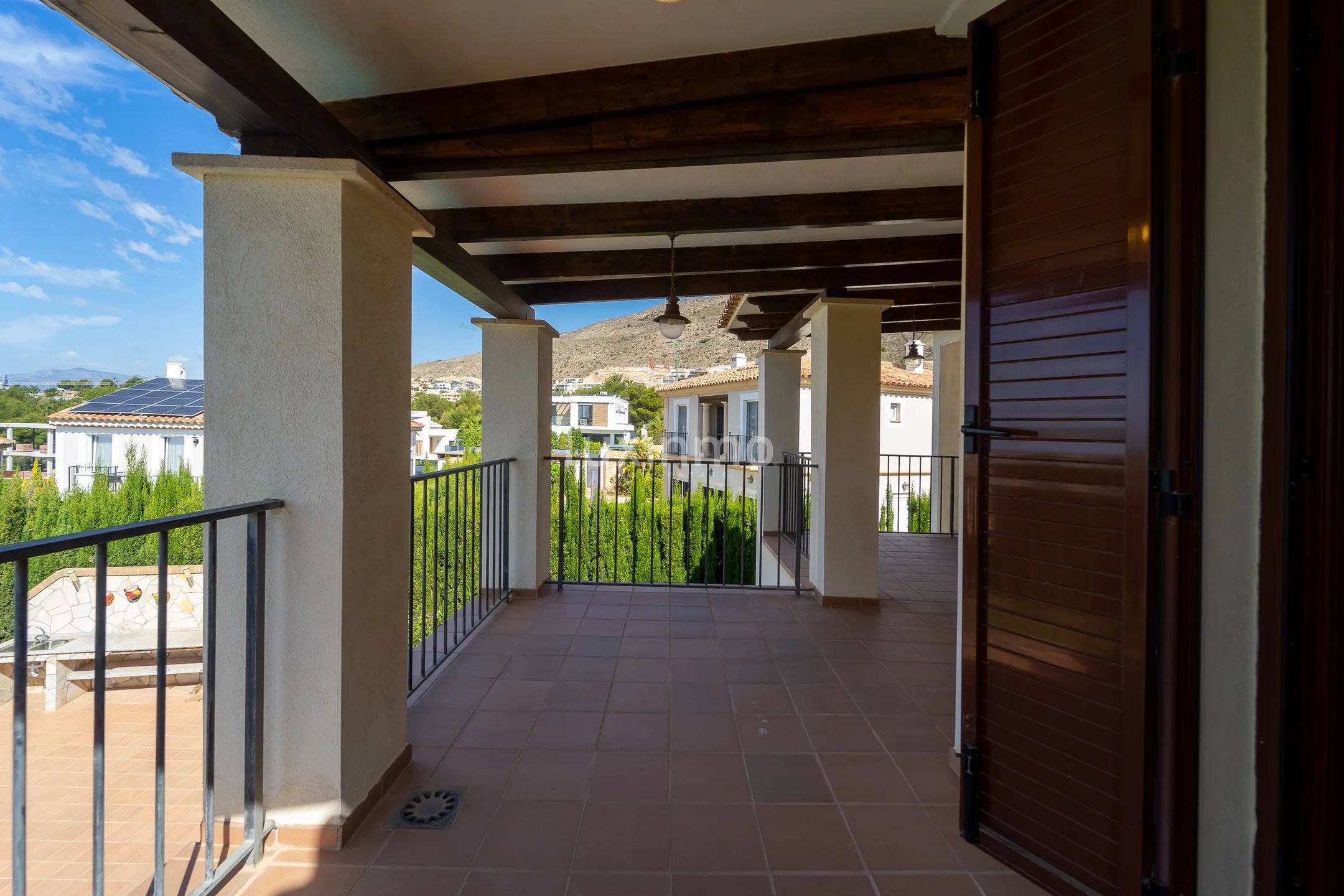House for sale with sea view and pool in Sierra Cortina — photo 35